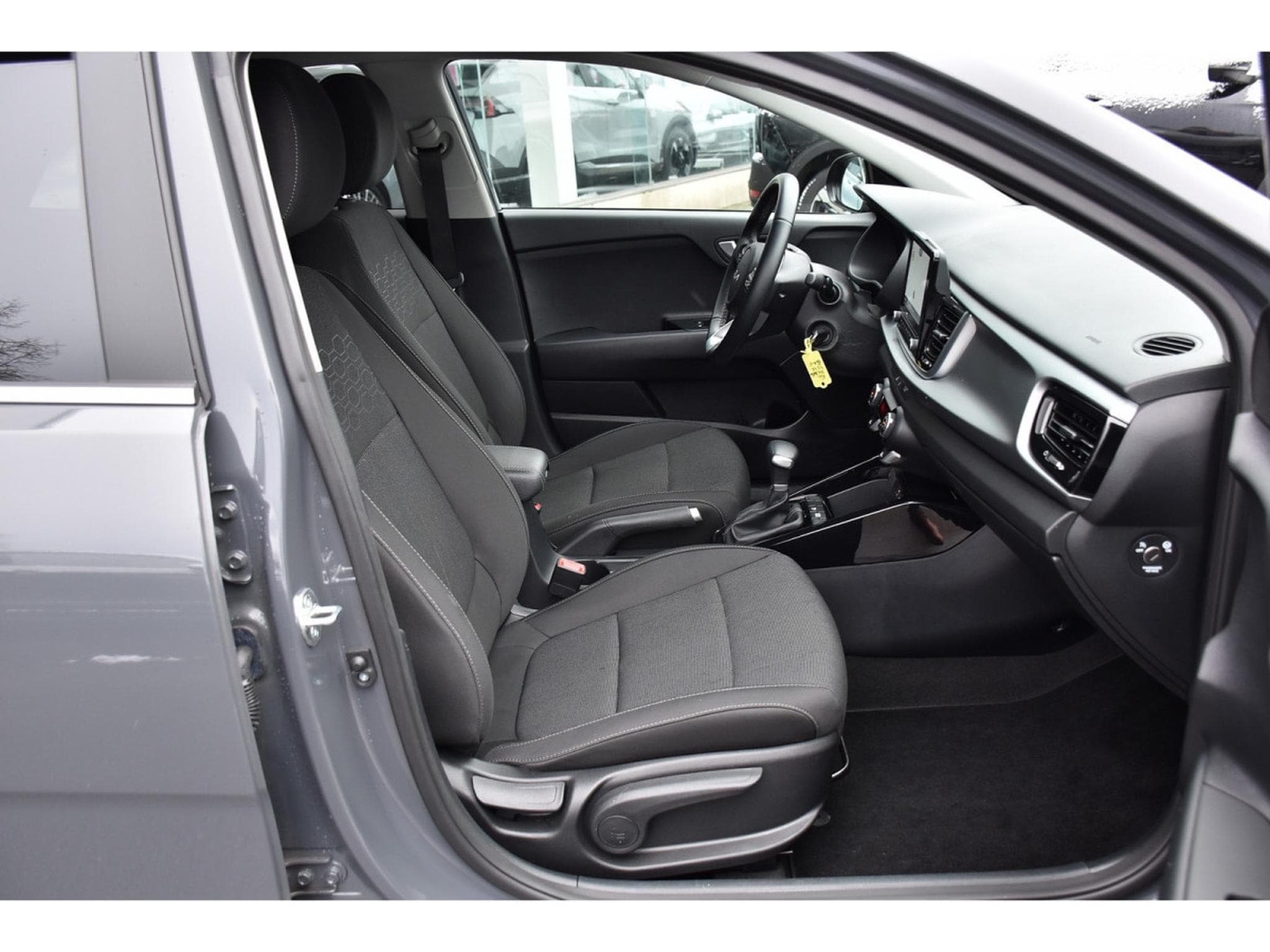 Kia Rio 1.0T 100pk/cv 7-DCT PULSE GPS CAM 1° MAIN (2023) - Foto 7