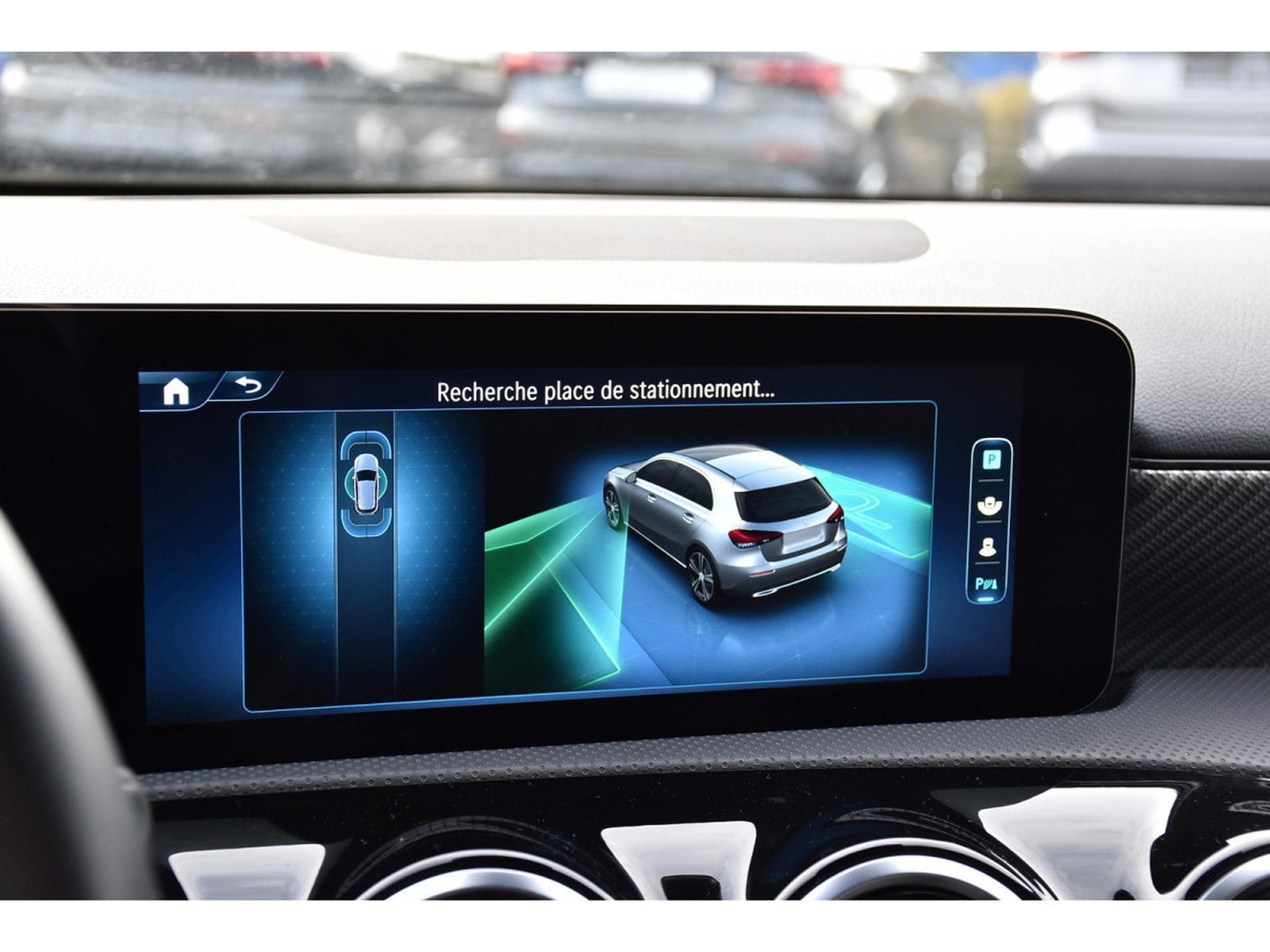 Mercedes A 180 CDI Progressive 8G-DCT CUIR GPS LANE PARK CAM 1° MAIN (2024) - Foto 17