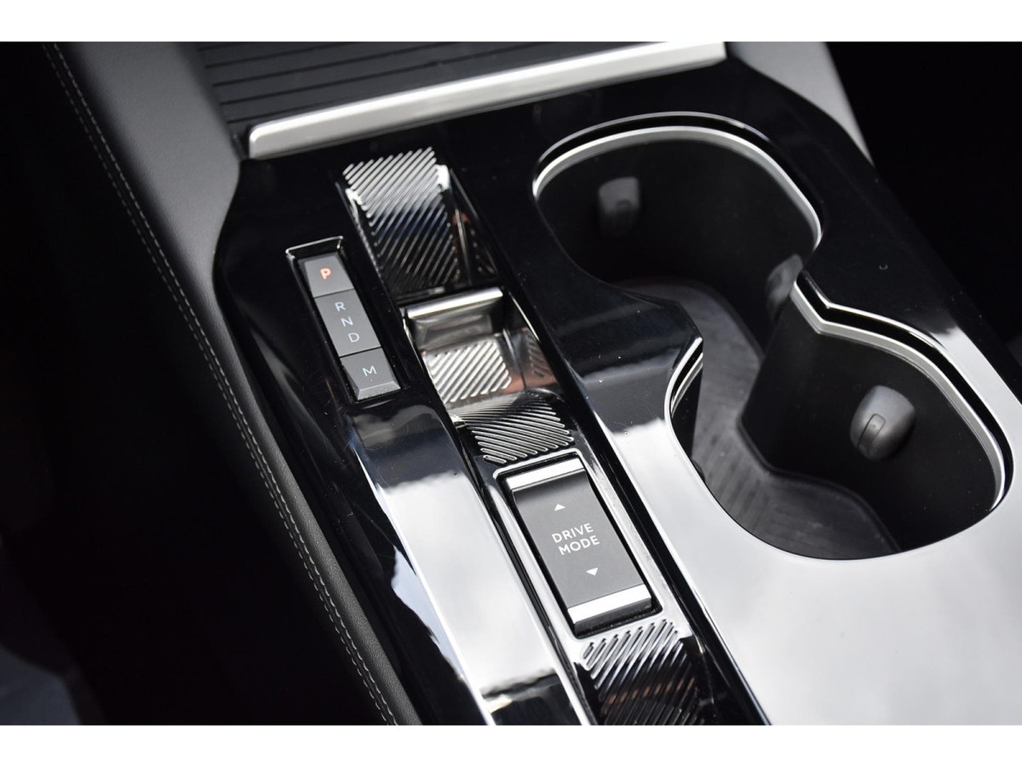 Citroën C5 X 1.2 PureTech PLUS EAT8 CUIR ACC HUD LANE 1° MAIN (2024) - Foto 19