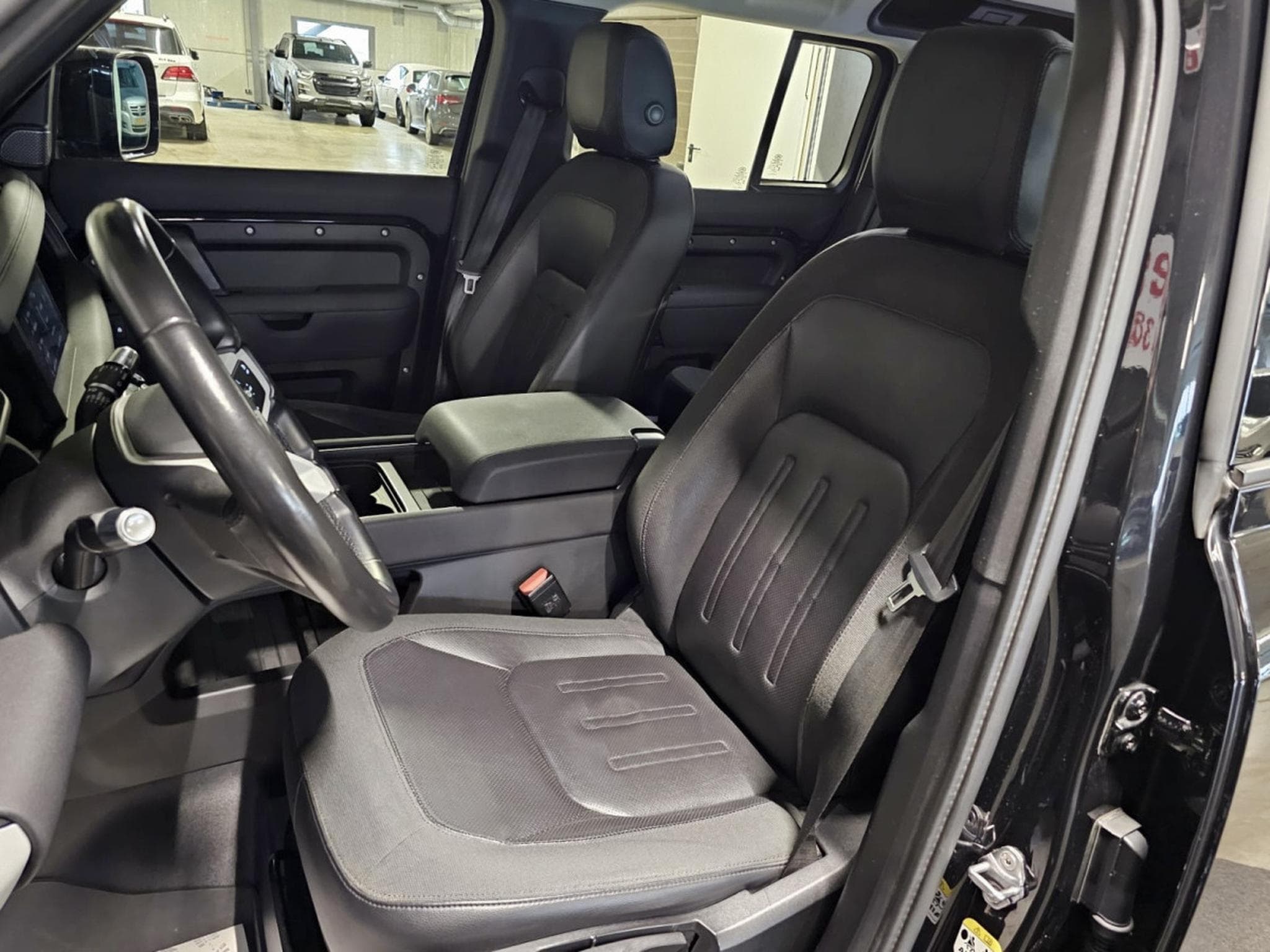 Land-Rover Defender 110 D200 S 7 SITZE CUIR NAVI (2020) - Foto 4