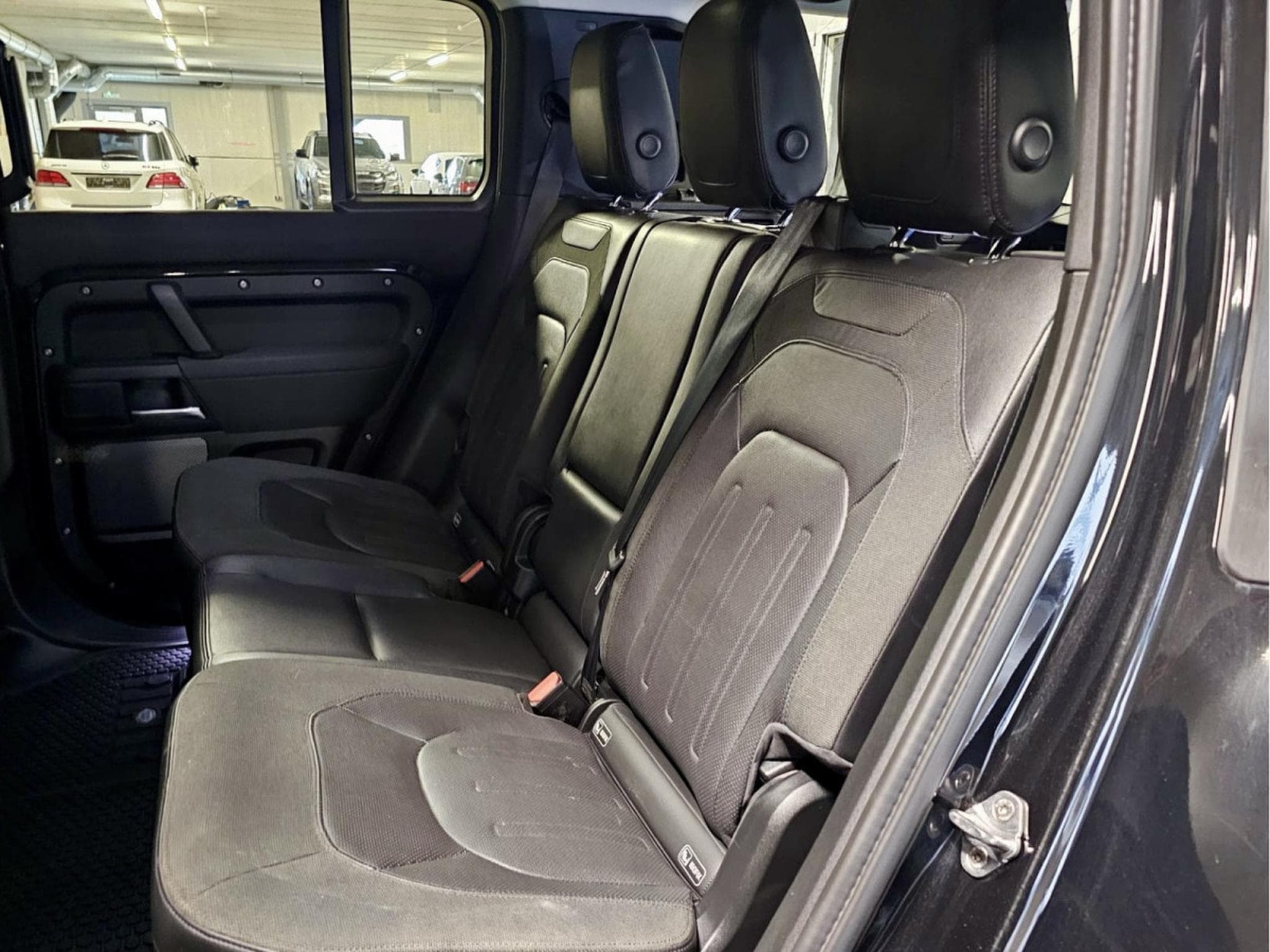 Land-Rover Defender 110 D200 S 7 SITZE CUIR NAVI (2020) - Foto 5