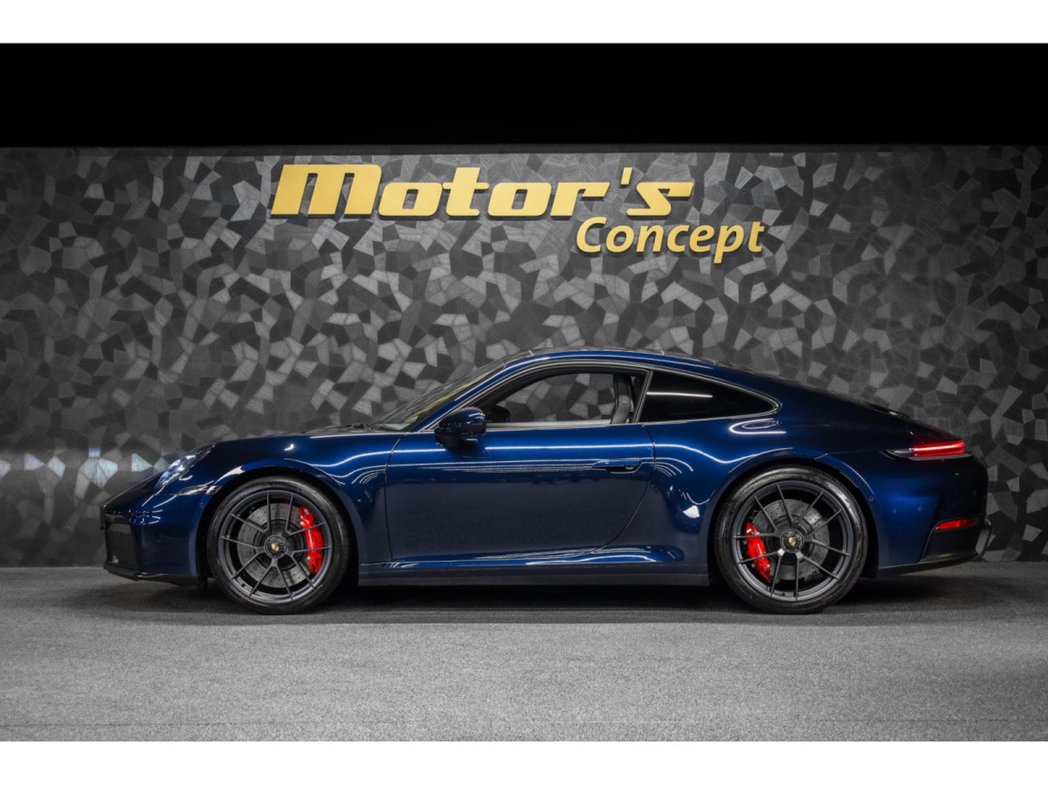 Porsche 911 992.2 CARRERA 4 GTS COUPÉ PDK - PTS NIGHT BLUE METALLIC (2025) - Photo 2