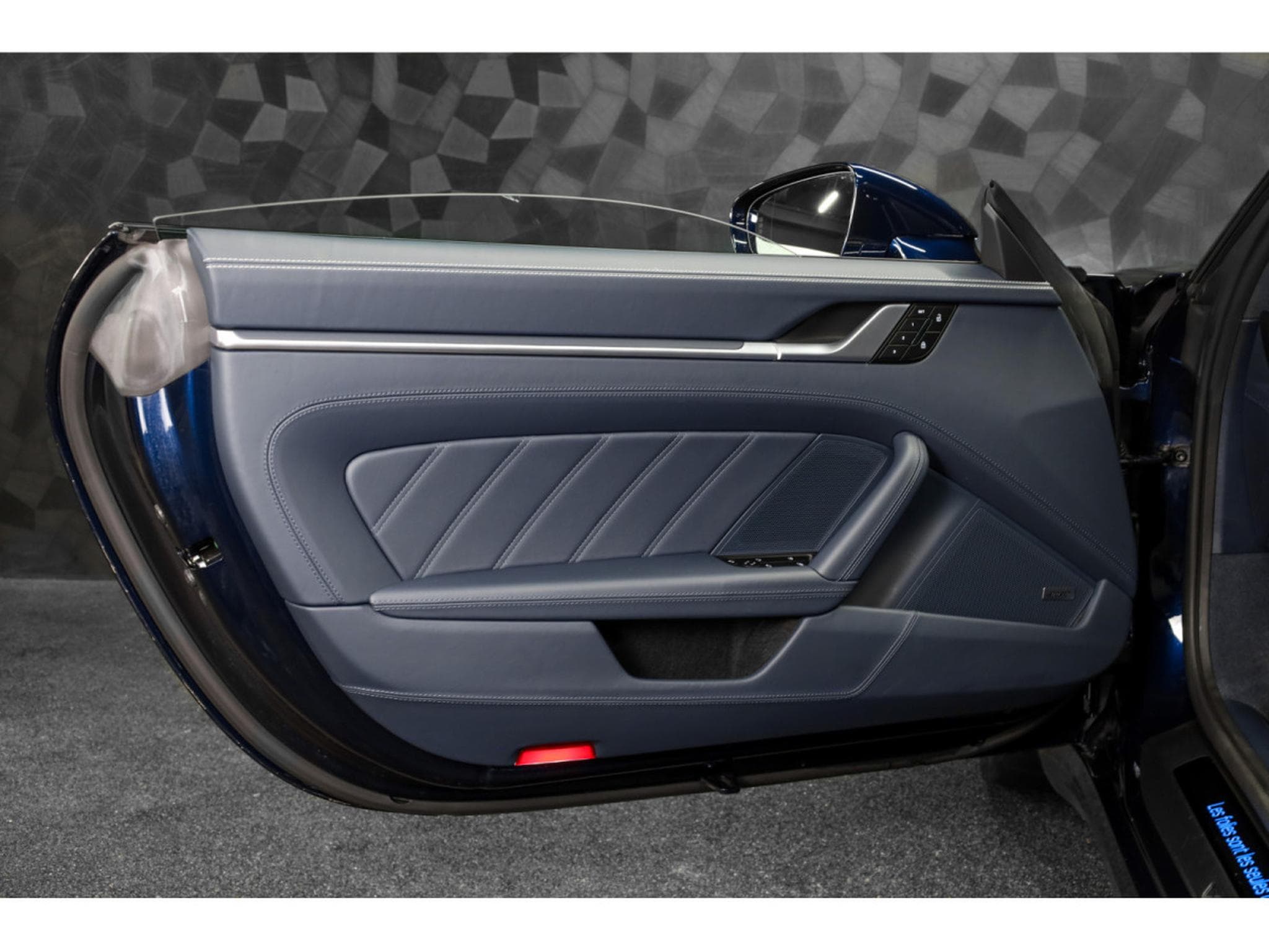 Porsche 911 992.2 CARRERA 4 GTS COUPÉ PDK - PTS NIGHT BLUE METALLIC (2025) - Photo 29