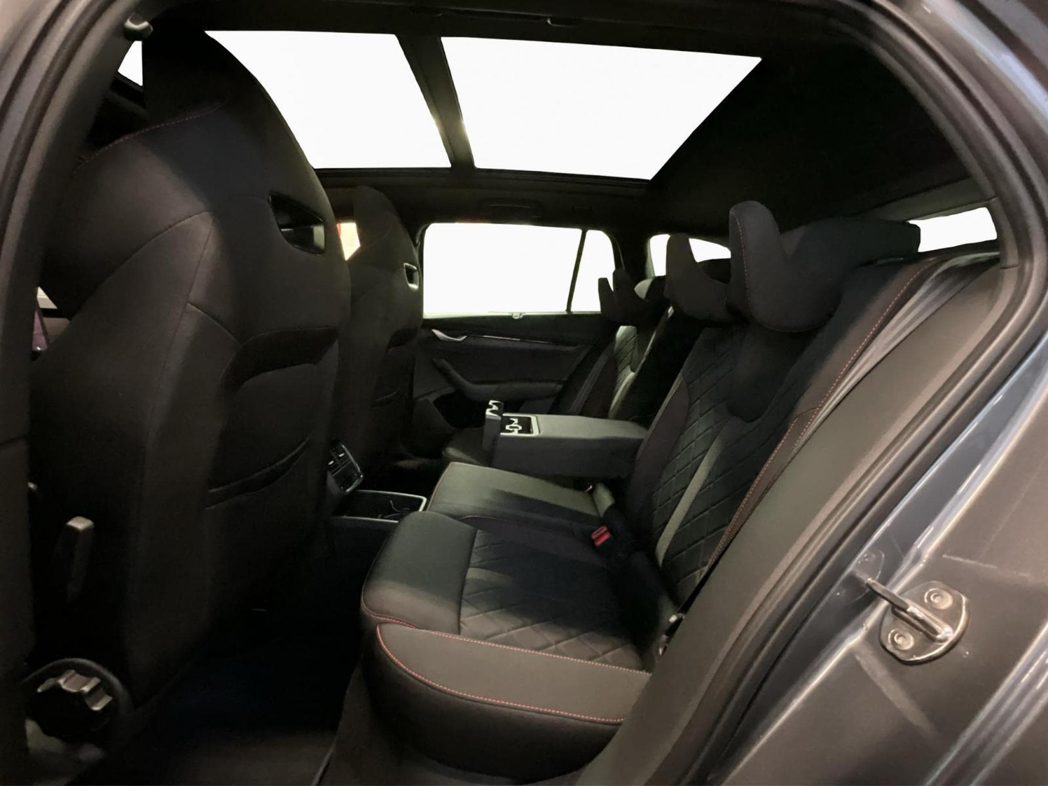 Skoda Octavia Combi+RS+DSG+Pano+360+AHK (2024) - Photo 16