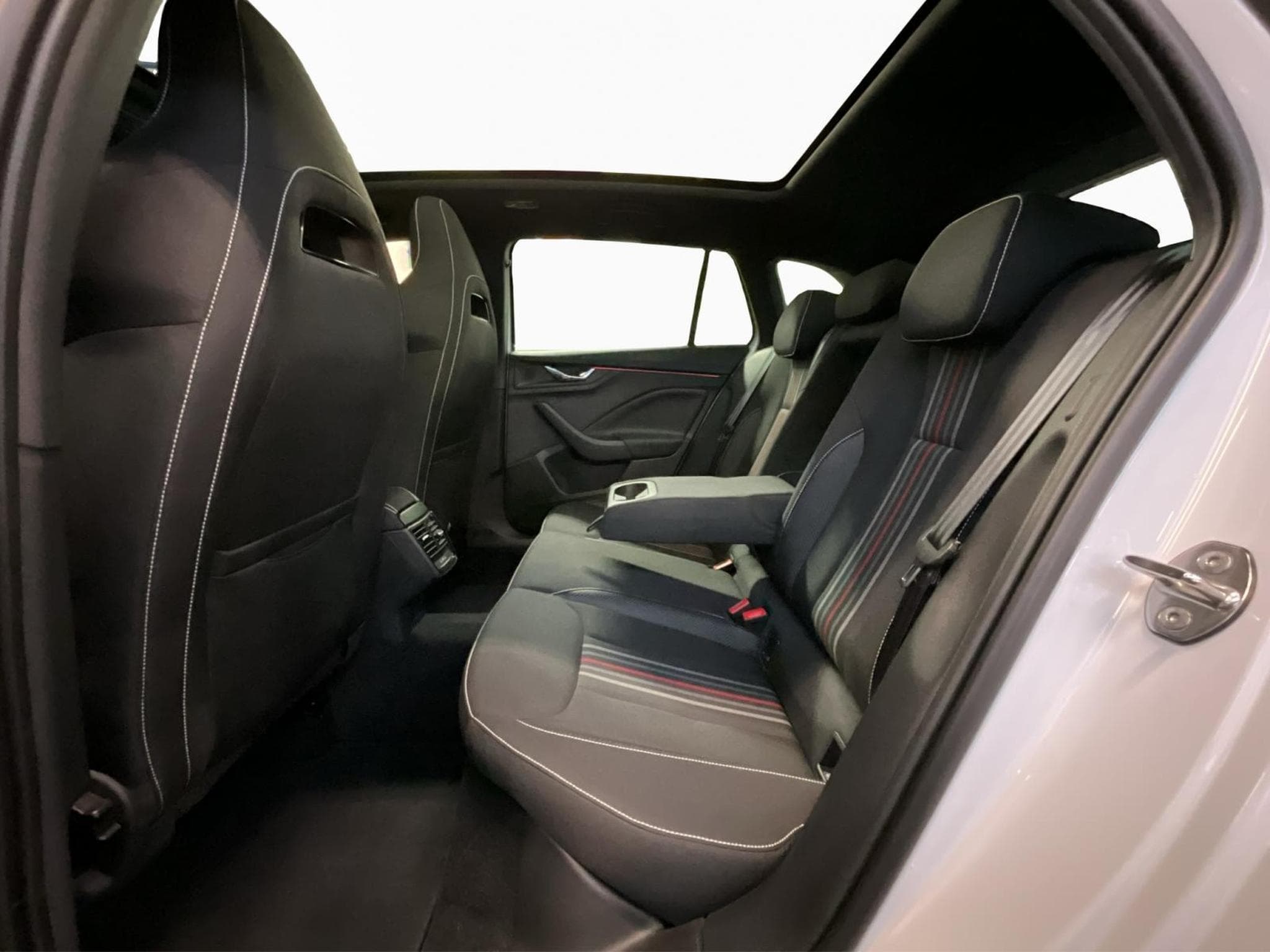 Skoda Scala Monte-Carlo+DSG+RearView+LED (2025) - Photo 16