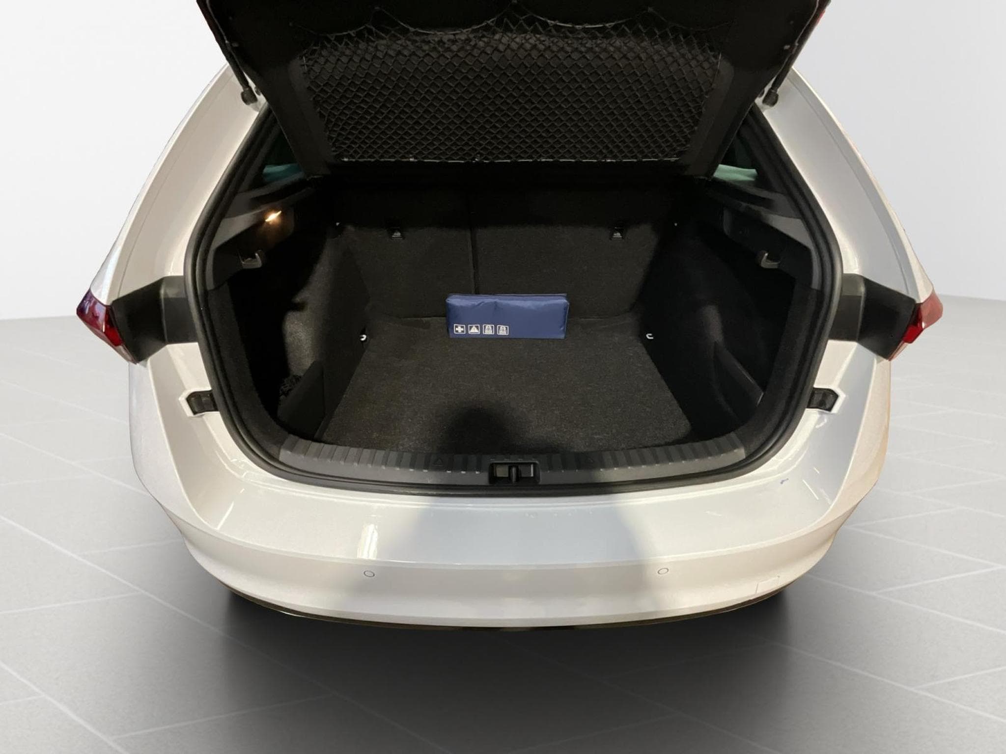 Skoda Scala Monte-Carlo+DSG+RearView+LED (2025) - Photo 17