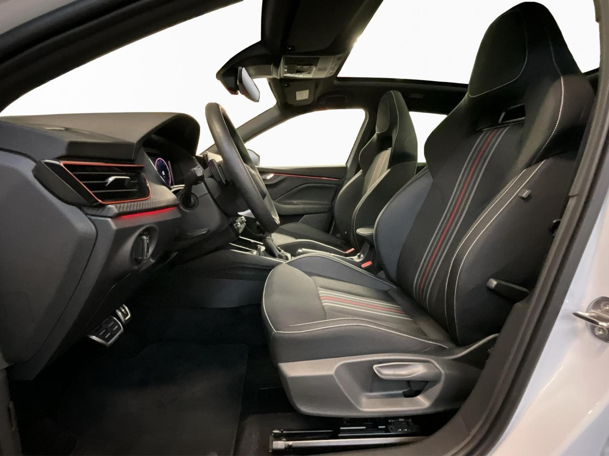 Skoda Scala Monte-Carlo+DSG+RearView+LED (2025) - Photo 9