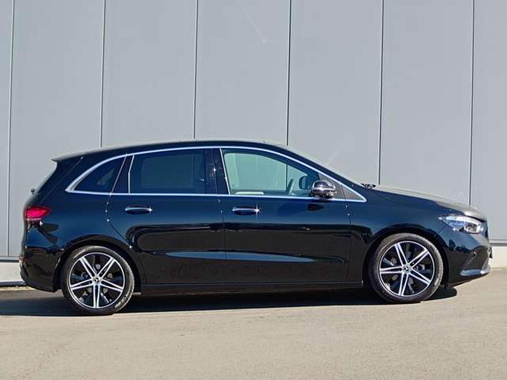 Mercedes B 200 B 200 d Luxury Line (2025) - Photo 2