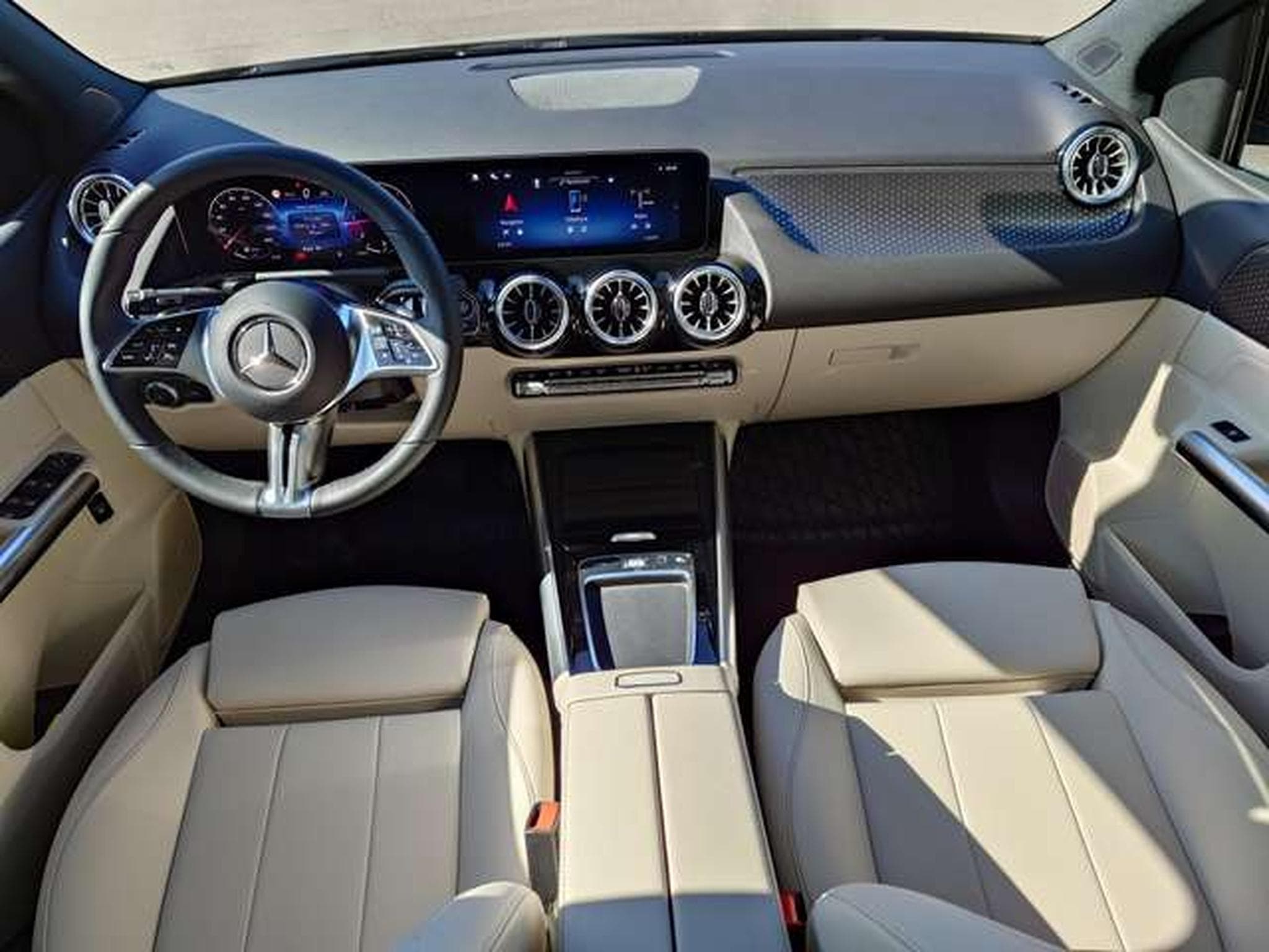 Mercedes B 200 B 200 d Luxury Line (2025) - Photo 4