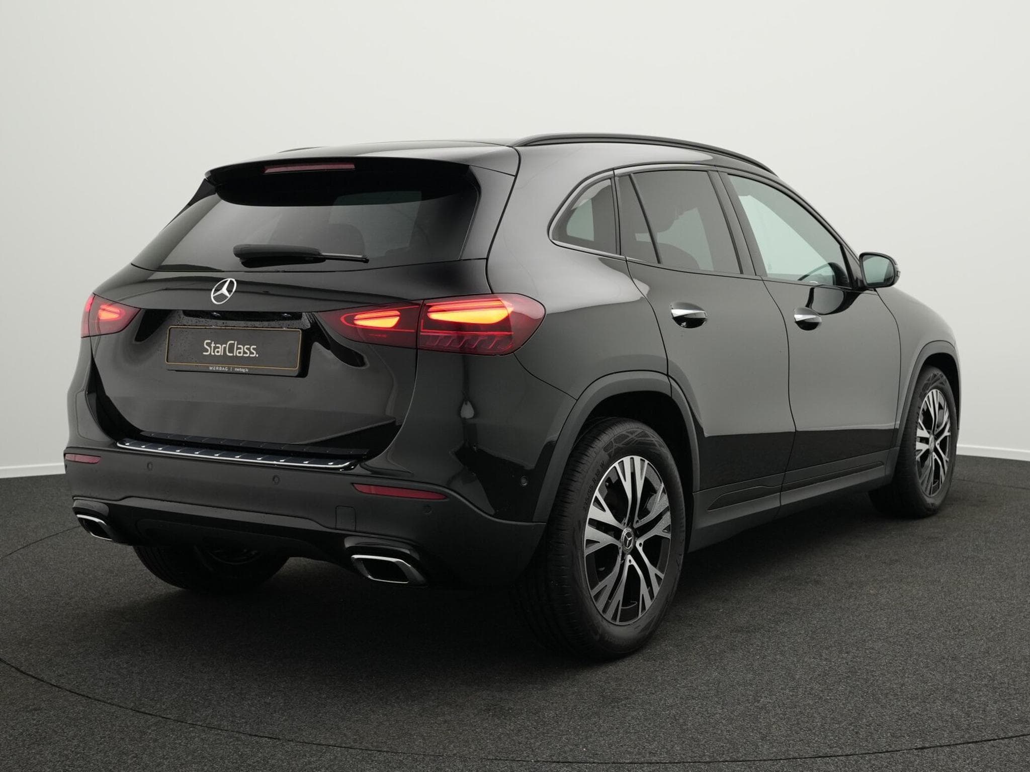 Mercedes GLA 180 d Progressive LED+Kamera+Night+MBUX (2025) - Photo 3