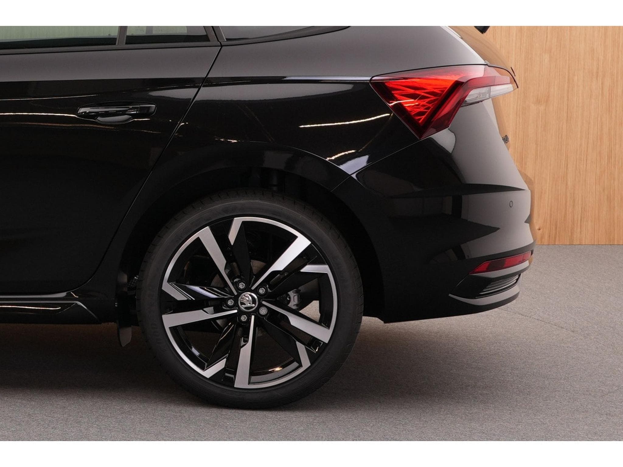 Skoda Scala Monte Carlo 1.5 TSI DSG 110 kW-150 CV DSG7 - Attelage - (2025) - Photo 16