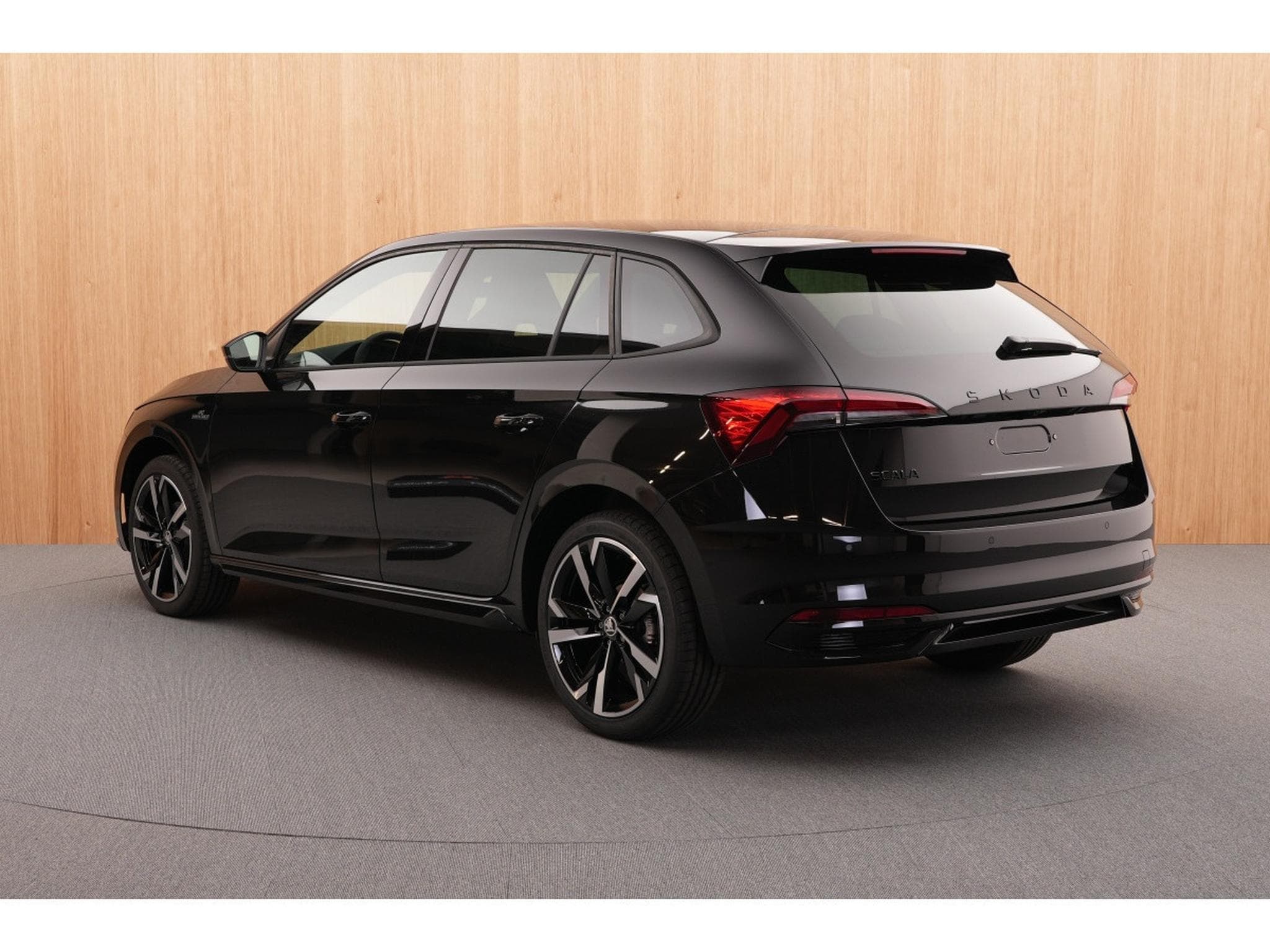 Skoda Scala Monte Carlo 1.5 TSI DSG 110 kW-150 CV DSG7 - Attelage - (2025) - Photo 6