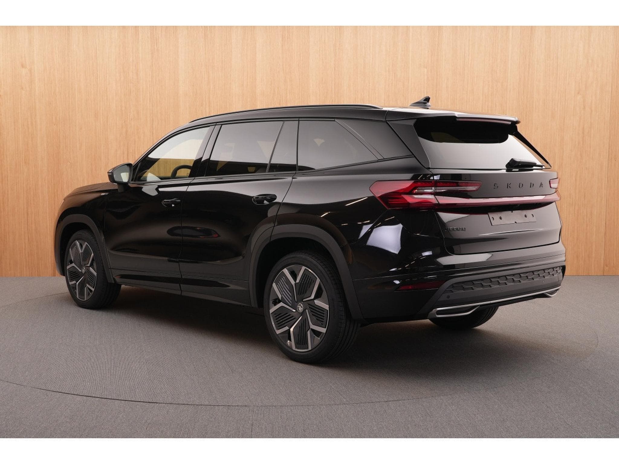 Skoda Kodiaq Sportline 1.5 TSI DSG 110 kW-150CV - DCC+ - Attelage - Garan (2026) - Photo 8