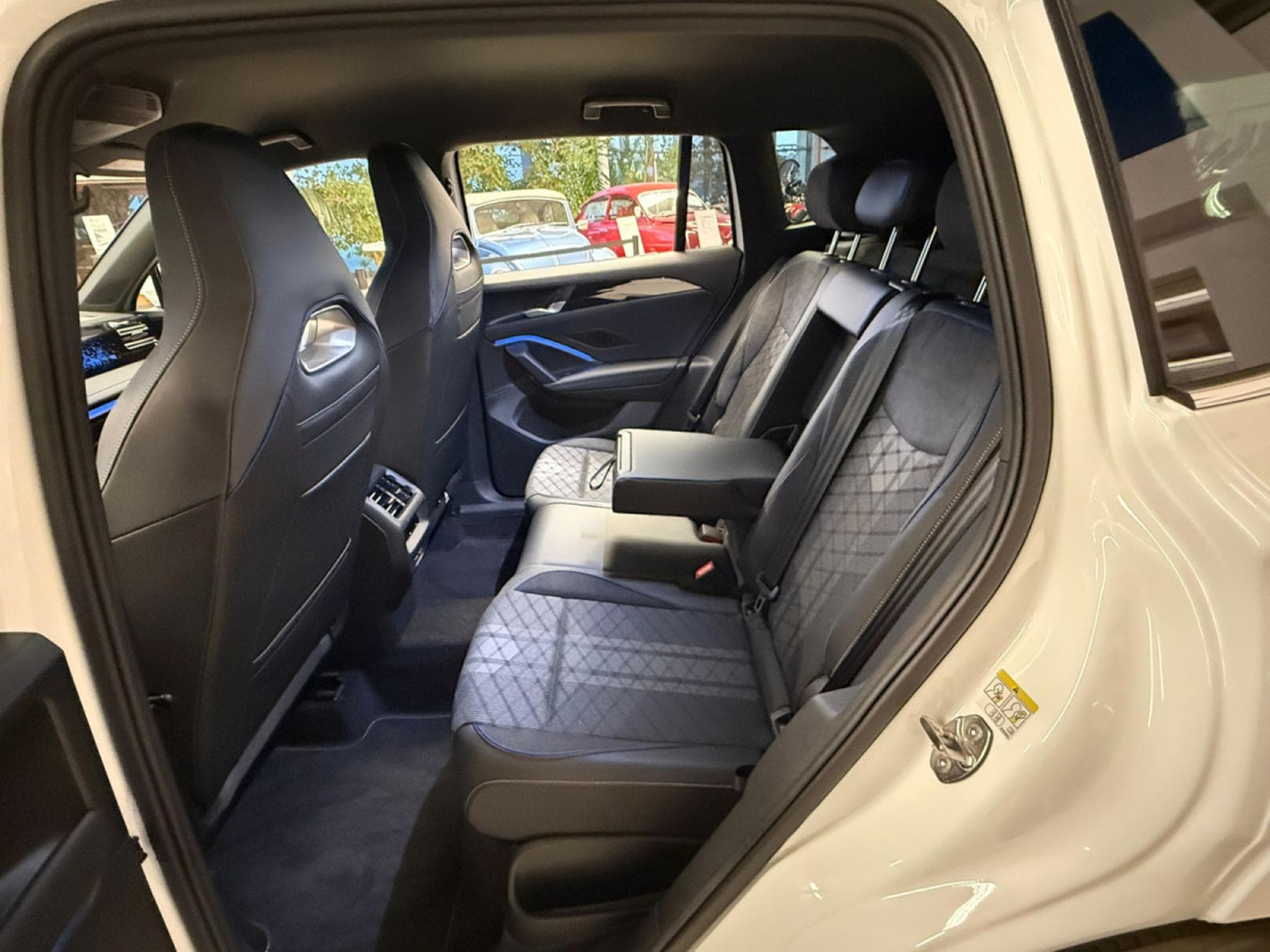 VW Tiguan R-Line 1.5 eTSI 110KW-150CV DSG7 - Garantie 5 ans / 100 000 (2024) - Photo 8