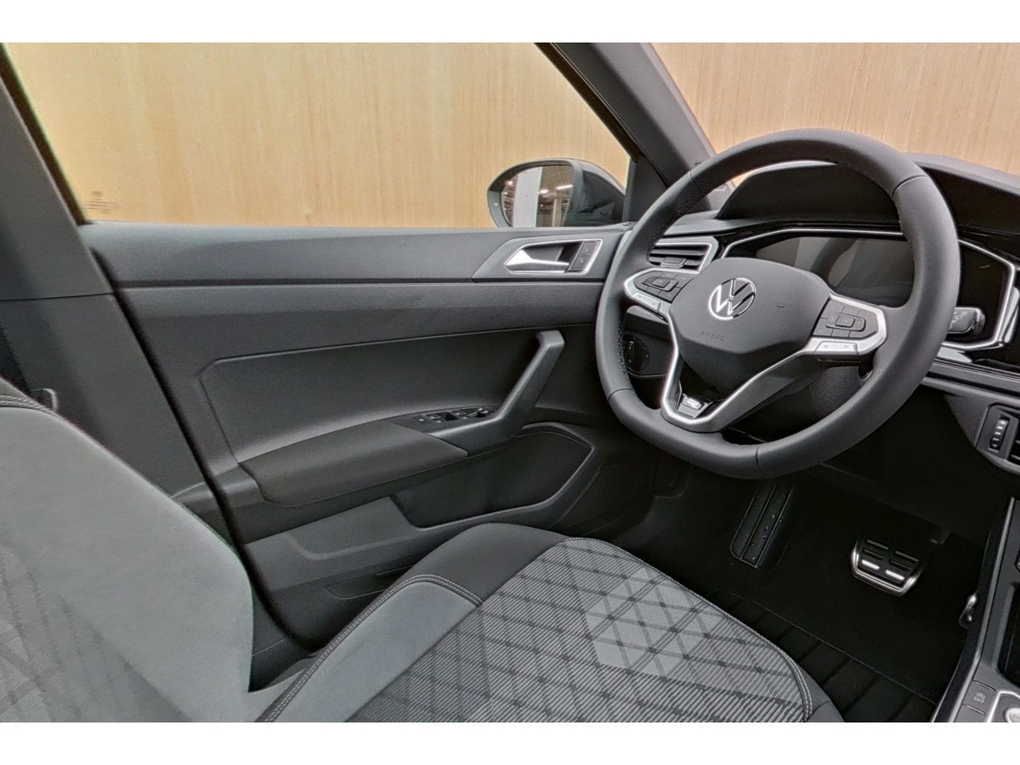 VW Taigo R-line 1.5 TSI 110KW-150CV DSG7 - Attelage - Jantes 18" - (2026) - Photo 9