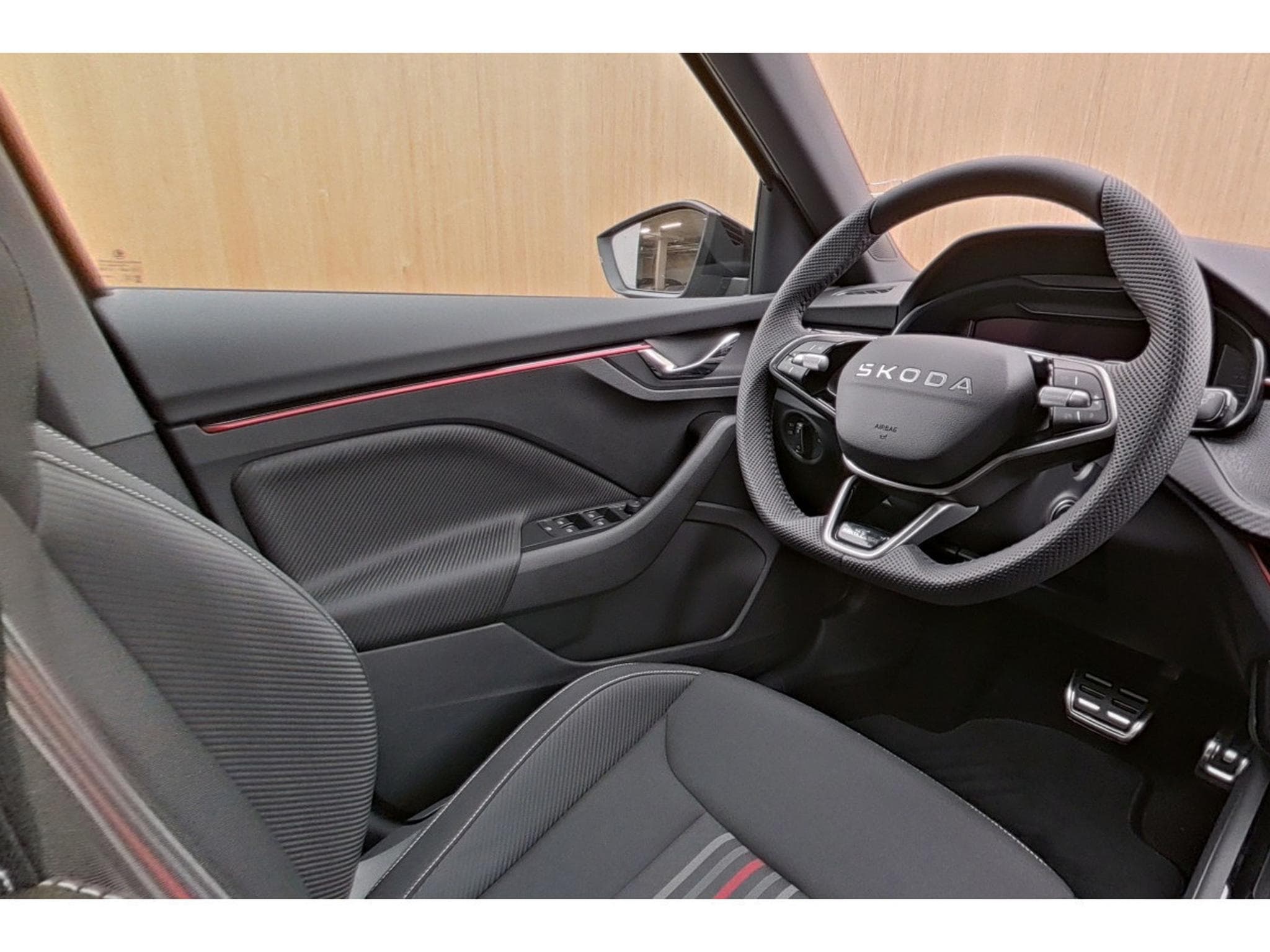 Skoda Kamiq Monte Carlo 1.0 TSI DSG 85 kW-116CV - Jantes 18" - (2026) - Photo 12