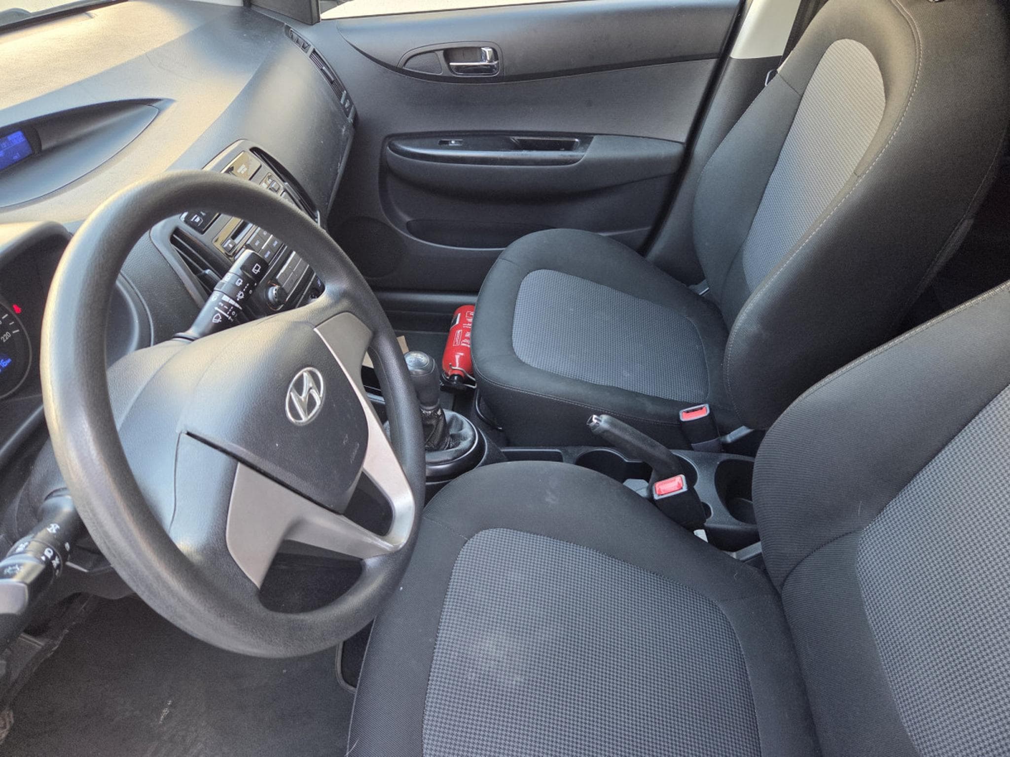 Hyundai i20 1.1 CRDI 75 CV Garantie 12 Mois (2012) - Photo 8