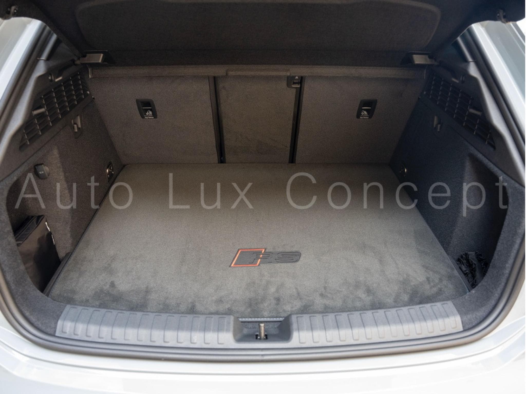 Audi RS3 Sportback Performance Edition 1 OF 300 (2023) - Photo 29