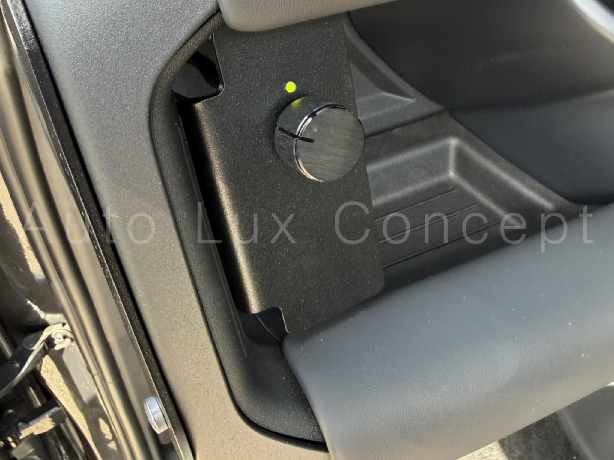 Land-Rover Defender 110 V8 P525 CARPATHIAN EDITION (2022) - Photo 17