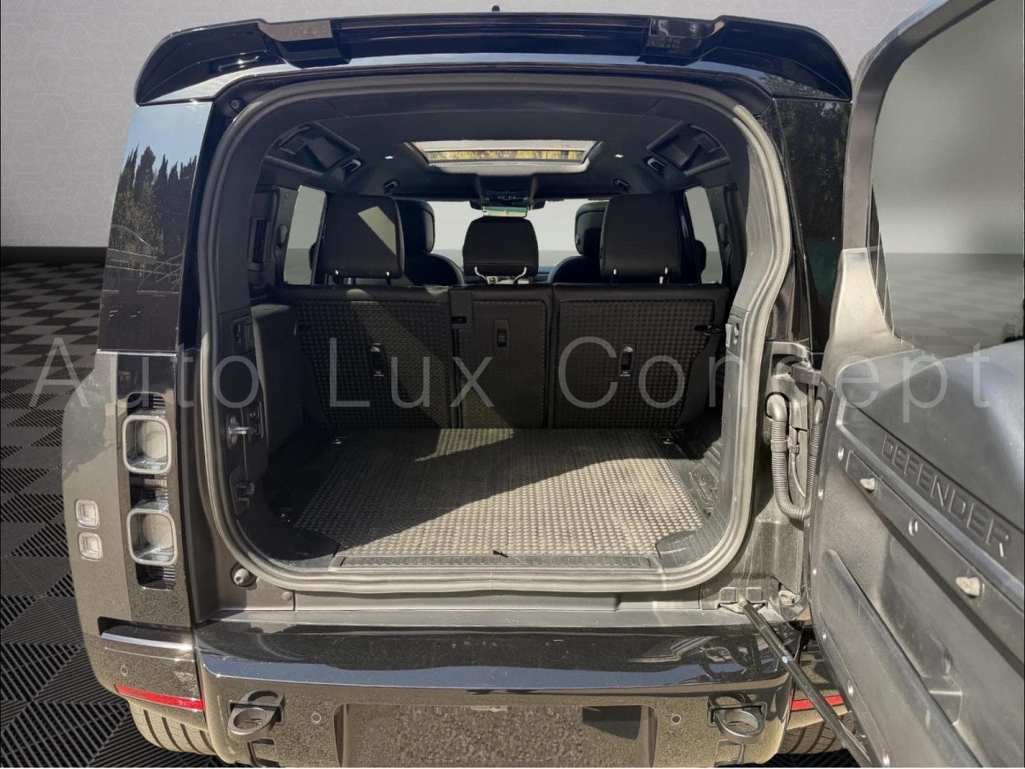 Land-Rover Defender 110 V8 P525 CARPATHIAN EDITION (2022) - Photo 25