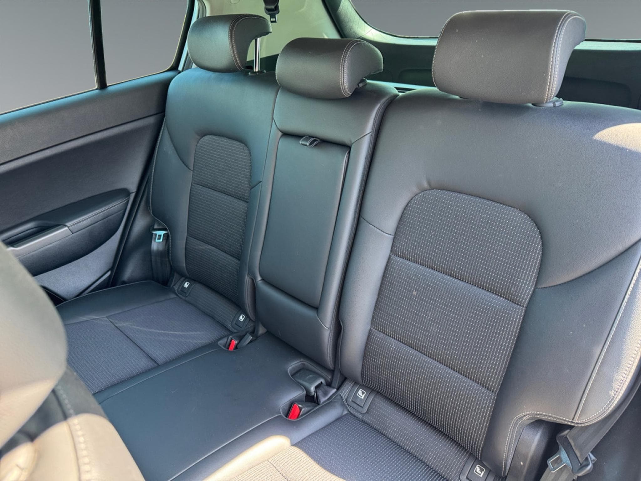 Kia Sportage 1.6T Black Edition (2021) - Photo 16