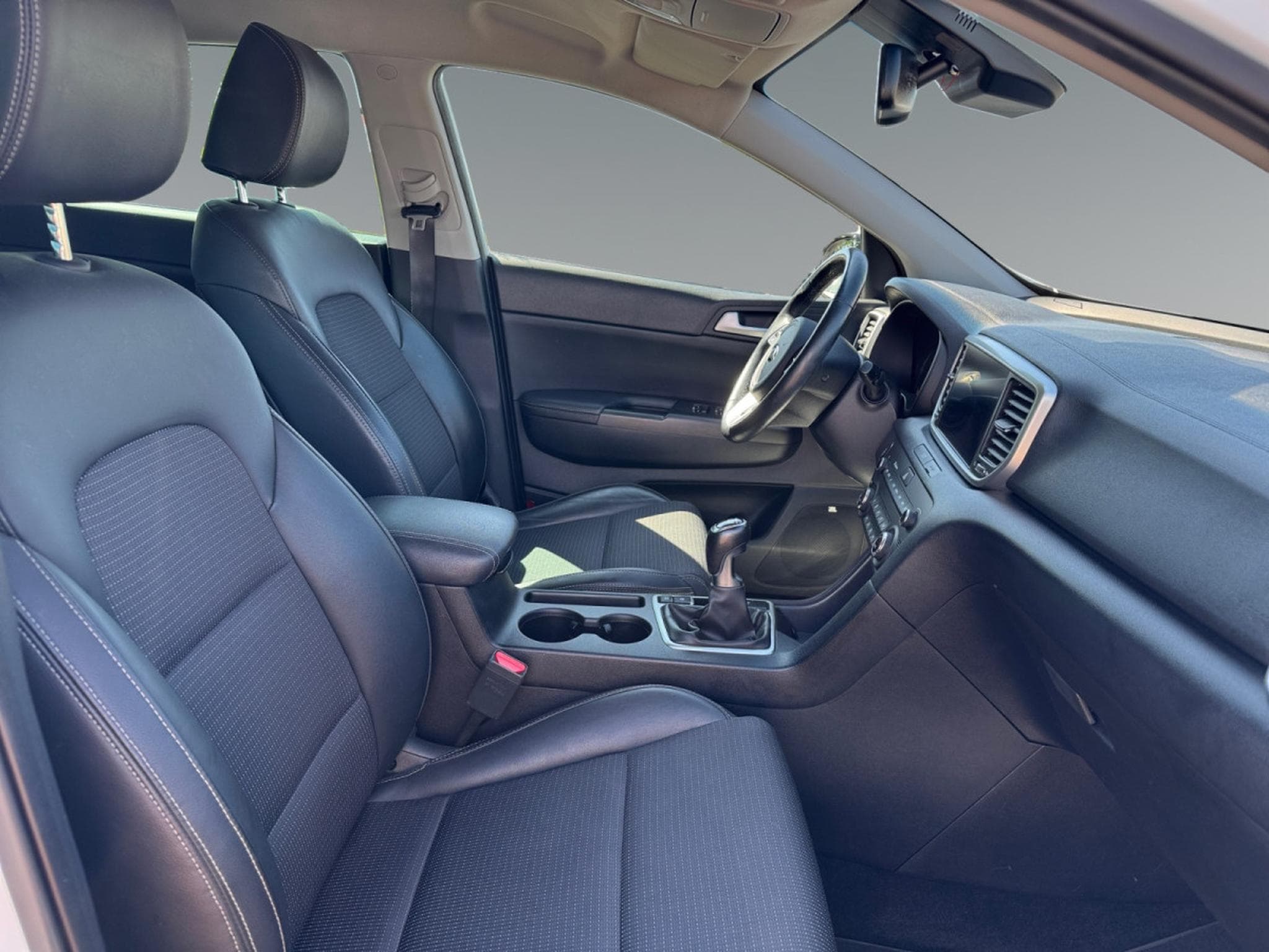 Kia Sportage 1.6T Black Edition (2021) - Photo 17