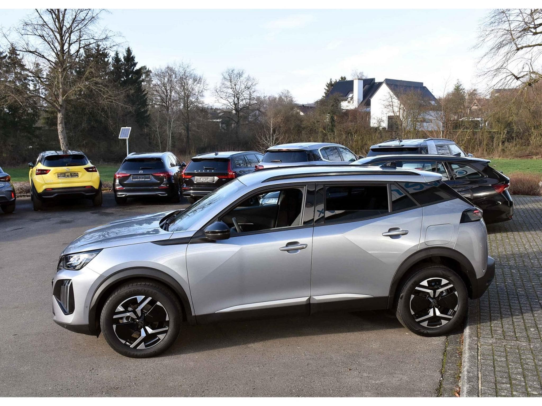 Peugeot 2008 1.2 PureTech Allure ACC GPS LANE SIDE REGUL CAM 360 1° MAIN (2025) - Photo 3