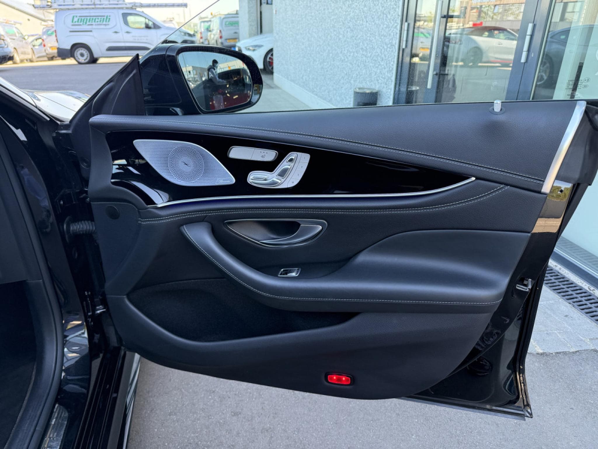 Mercedes AMG GT 4-Door GT53 4-Door / 4 MATIC/ RIDE CONTROL/ 360°/ AMG PERFORMANCE (2022) - Photo 24