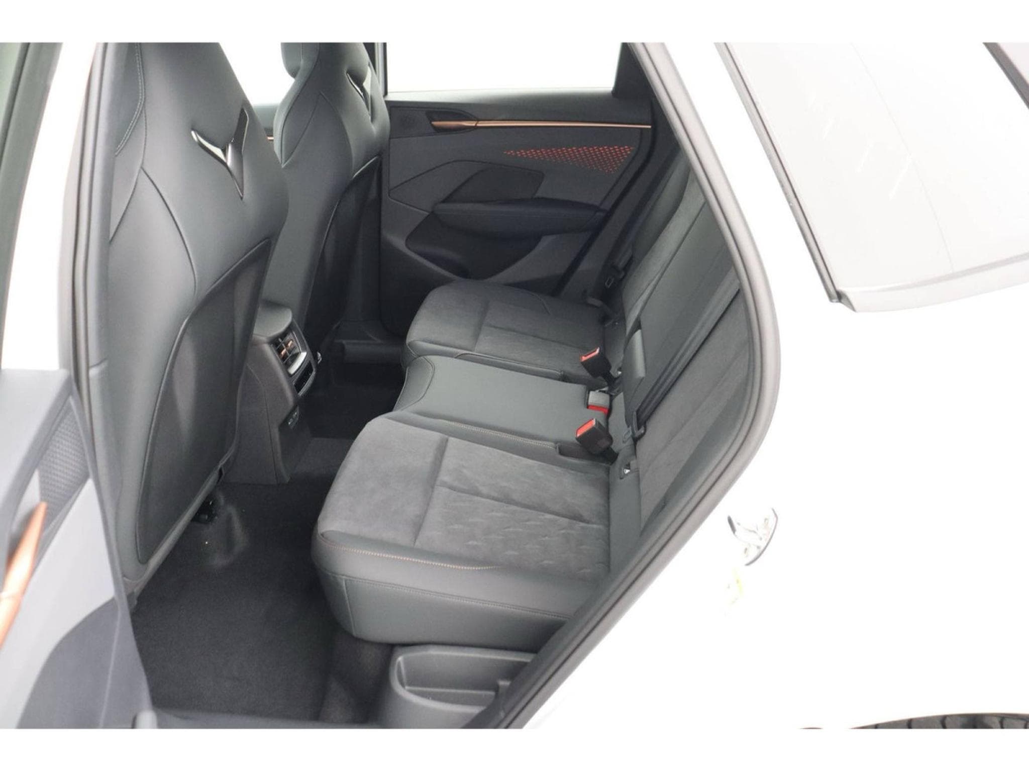 Cupra Terramar Cupra Terramar 1.5 eTSI Hybrid 150 DSG7 V (2026) - Photo 9