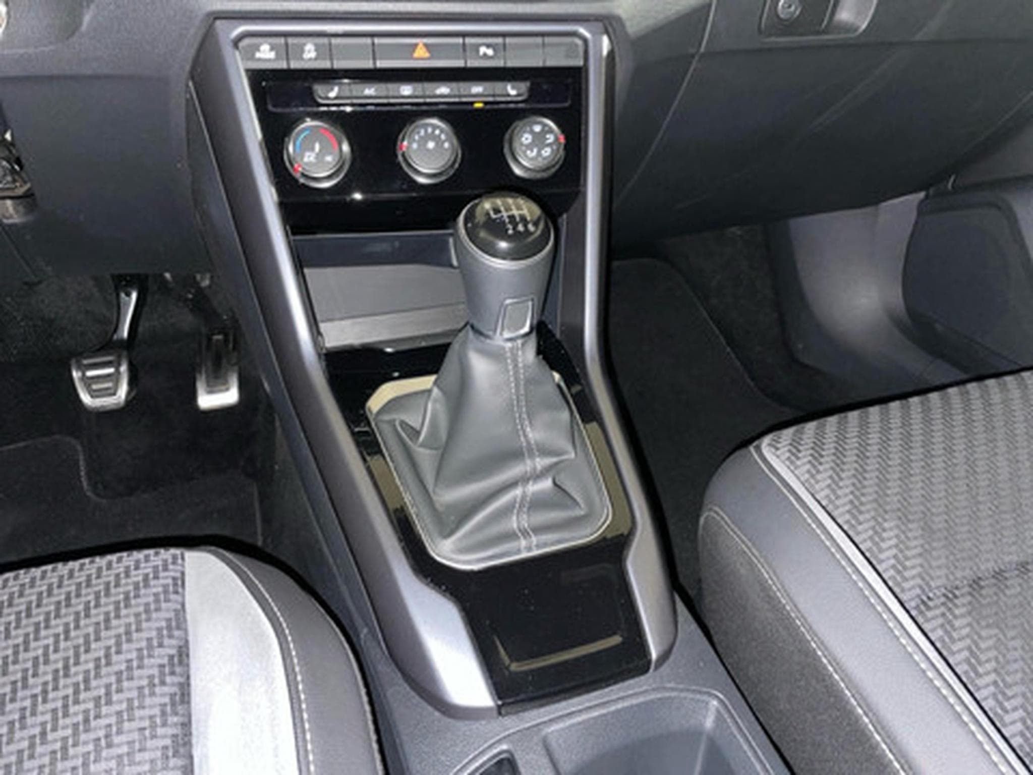 VW T-Roc Cabrio 1.5 TSI R-LINE (2026) - Photo 10