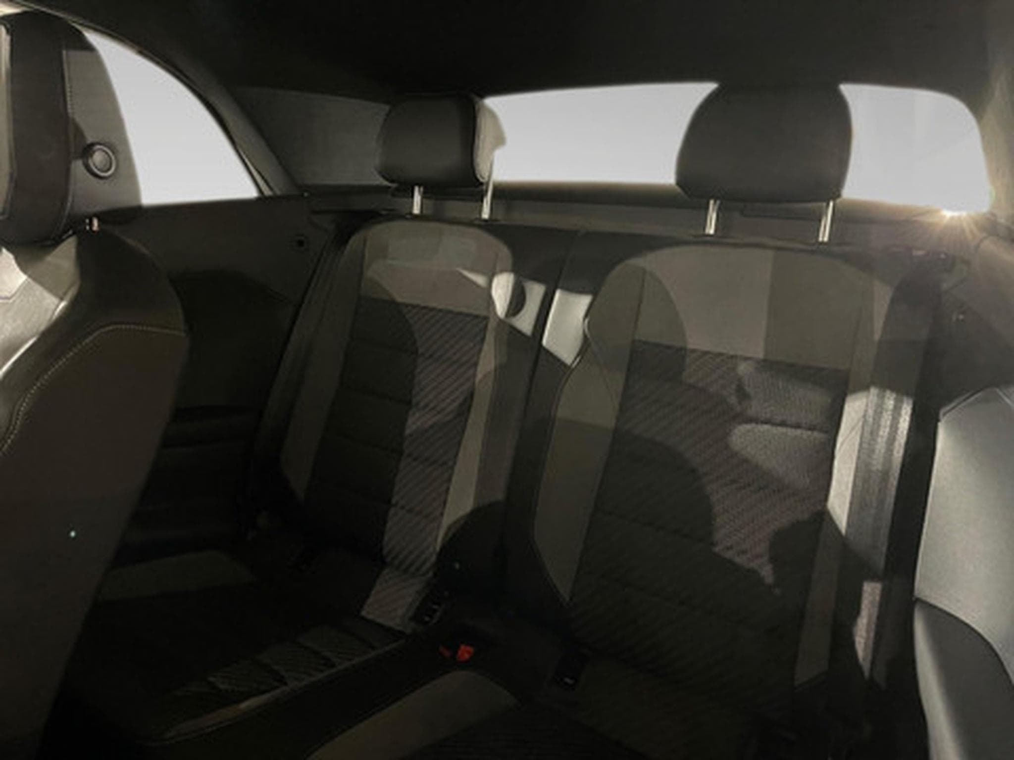 VW T-Roc Cabrio 1.5 TSI R-LINE (2026) - Photo 11