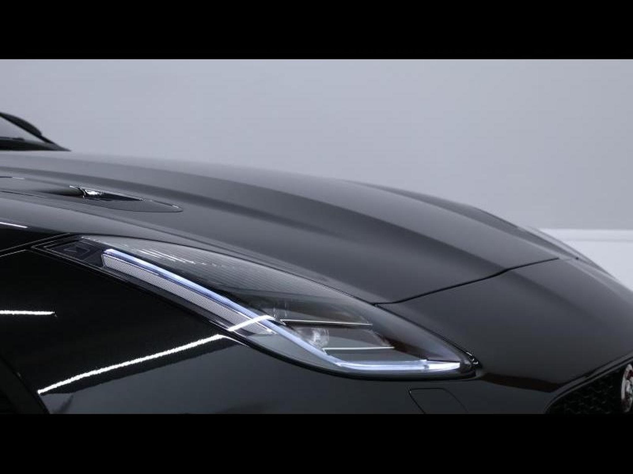 Jaguar F-Type P380 AWD R-Dynamic (2020) - Photo 10