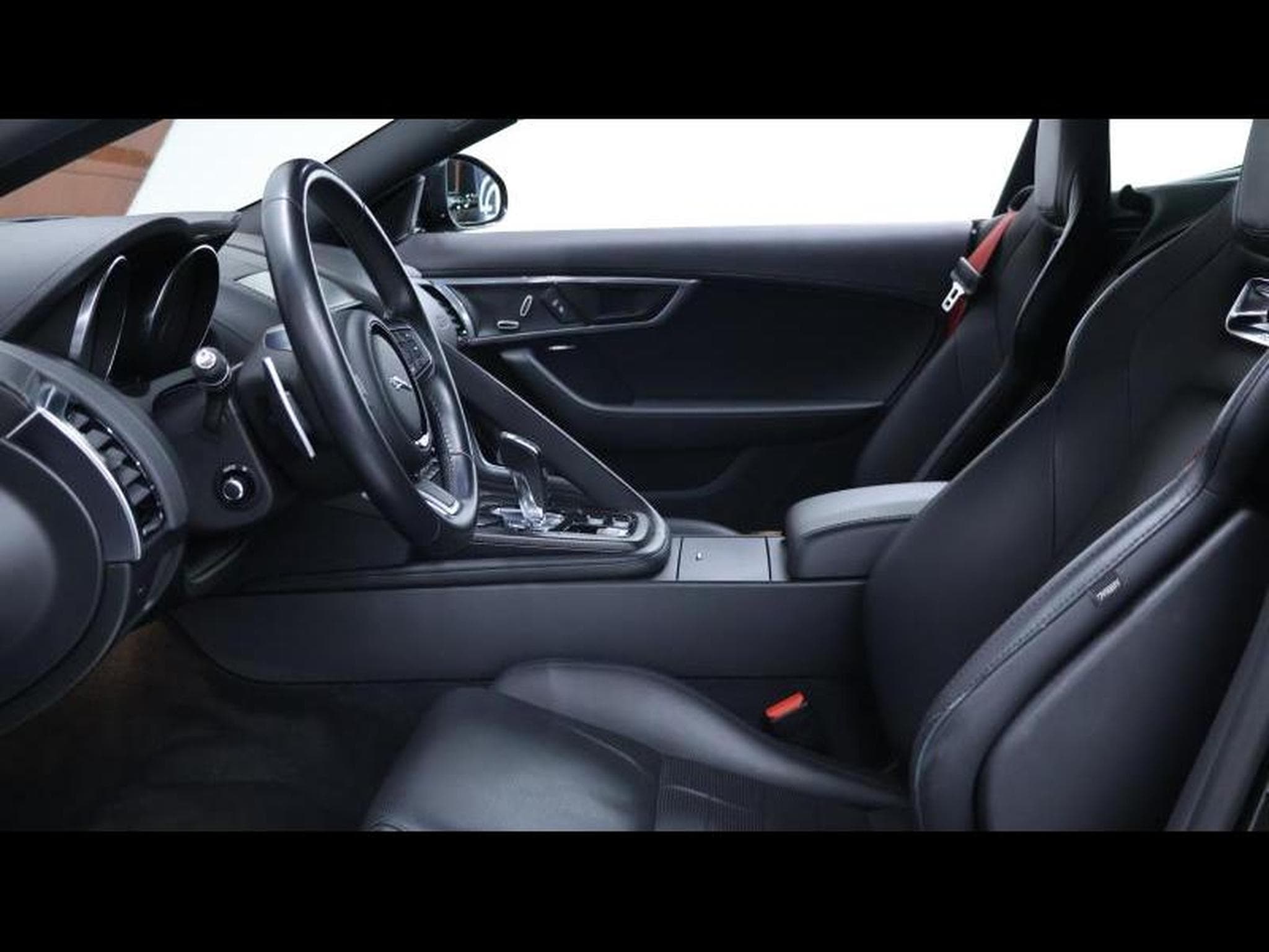 Jaguar F-Type P380 AWD R-Dynamic (2020) - Photo 16