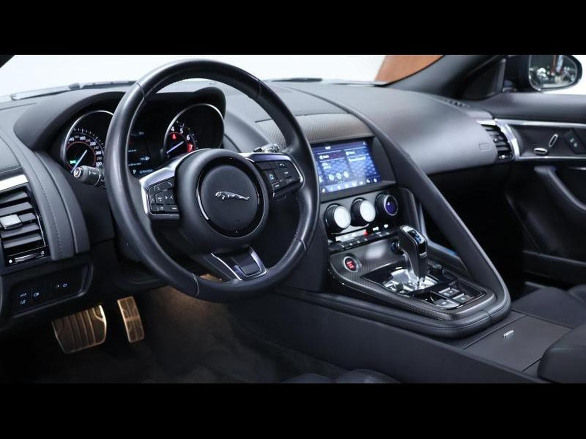 Jaguar F-Type P380 AWD R-Dynamic (2020) - Photo 17