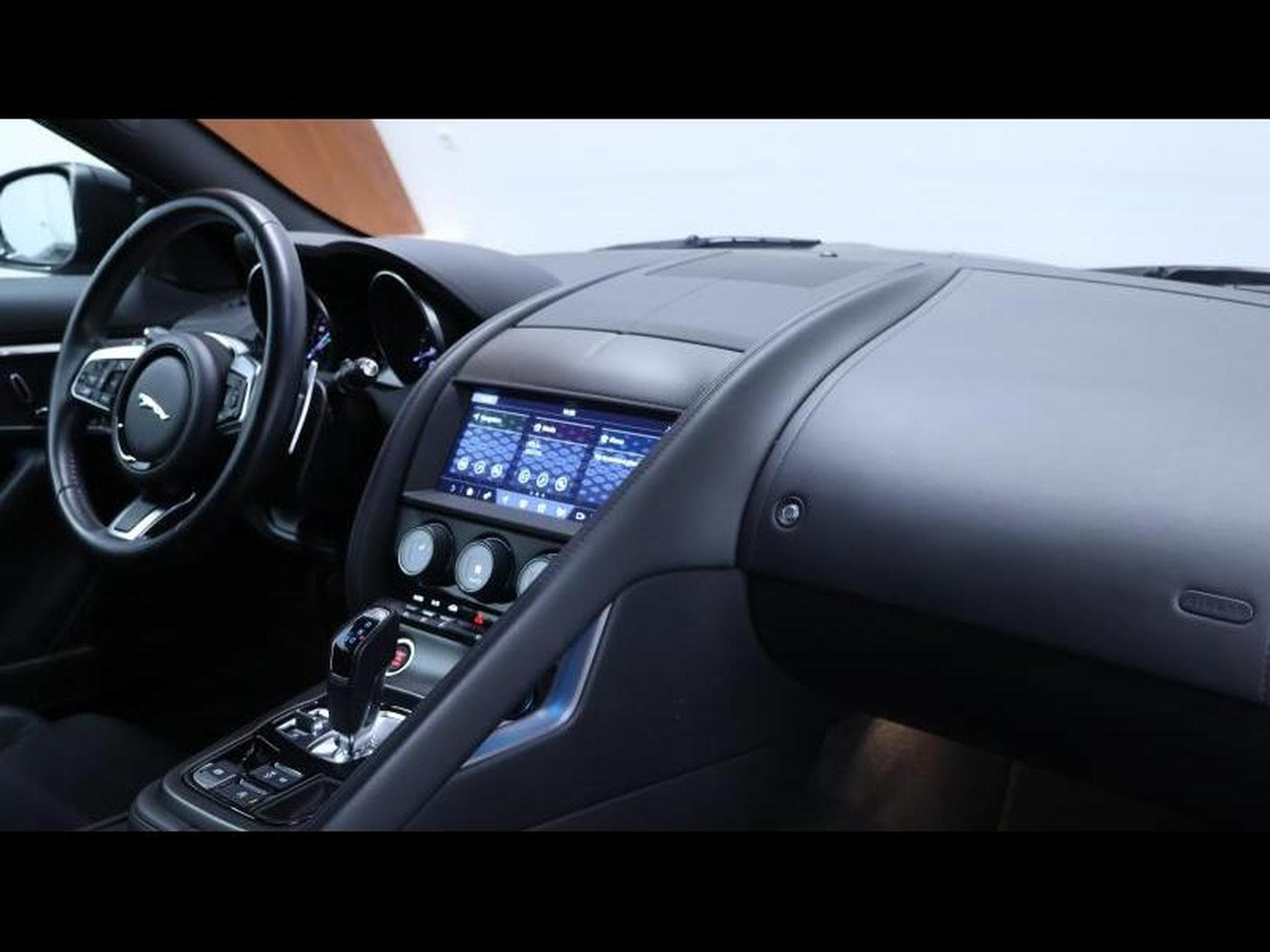 Jaguar F-Type P380 AWD R-Dynamic (2020) - Photo 19