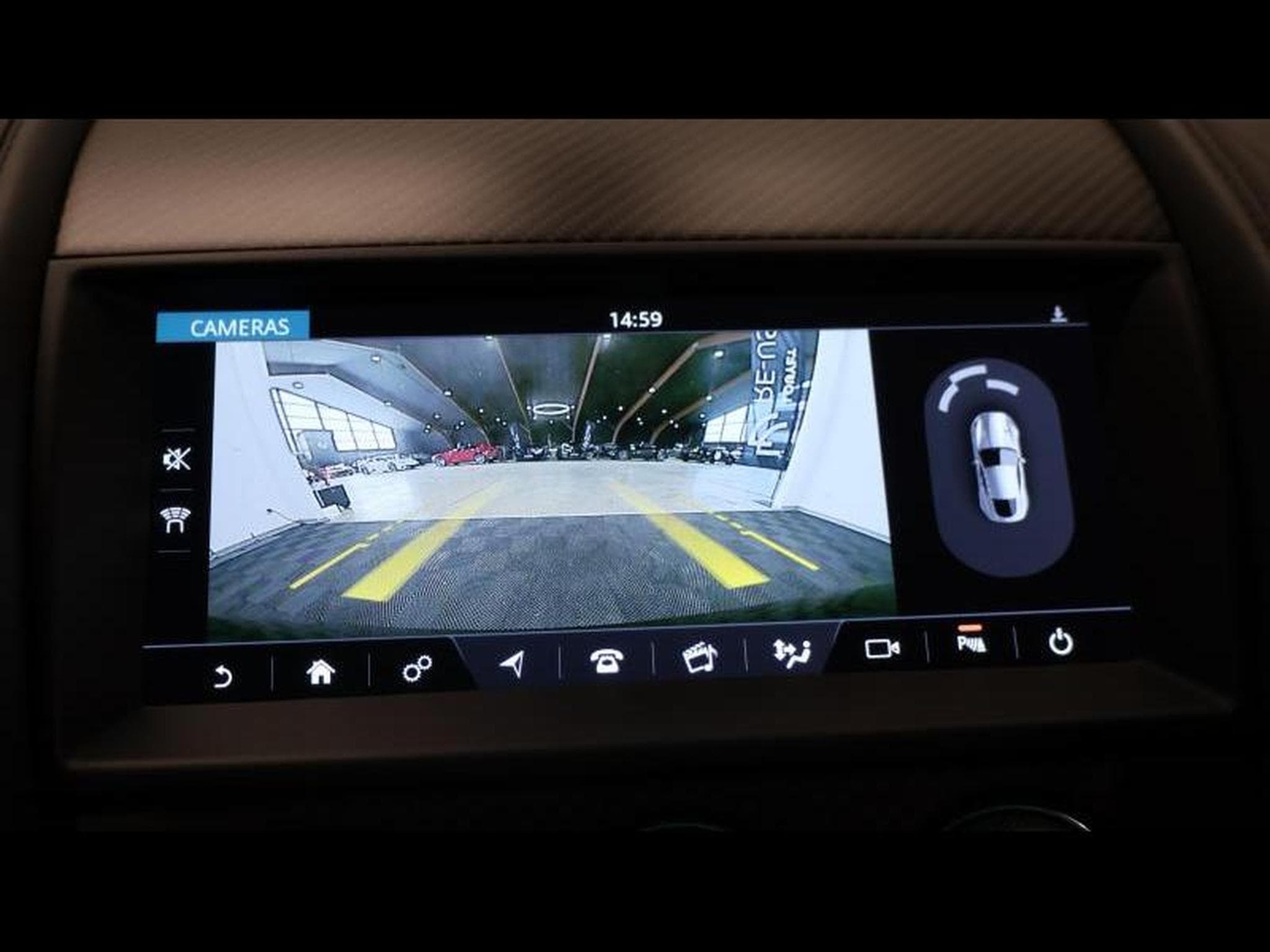 Jaguar F-Type P380 AWD R-Dynamic (2020) - Photo 26