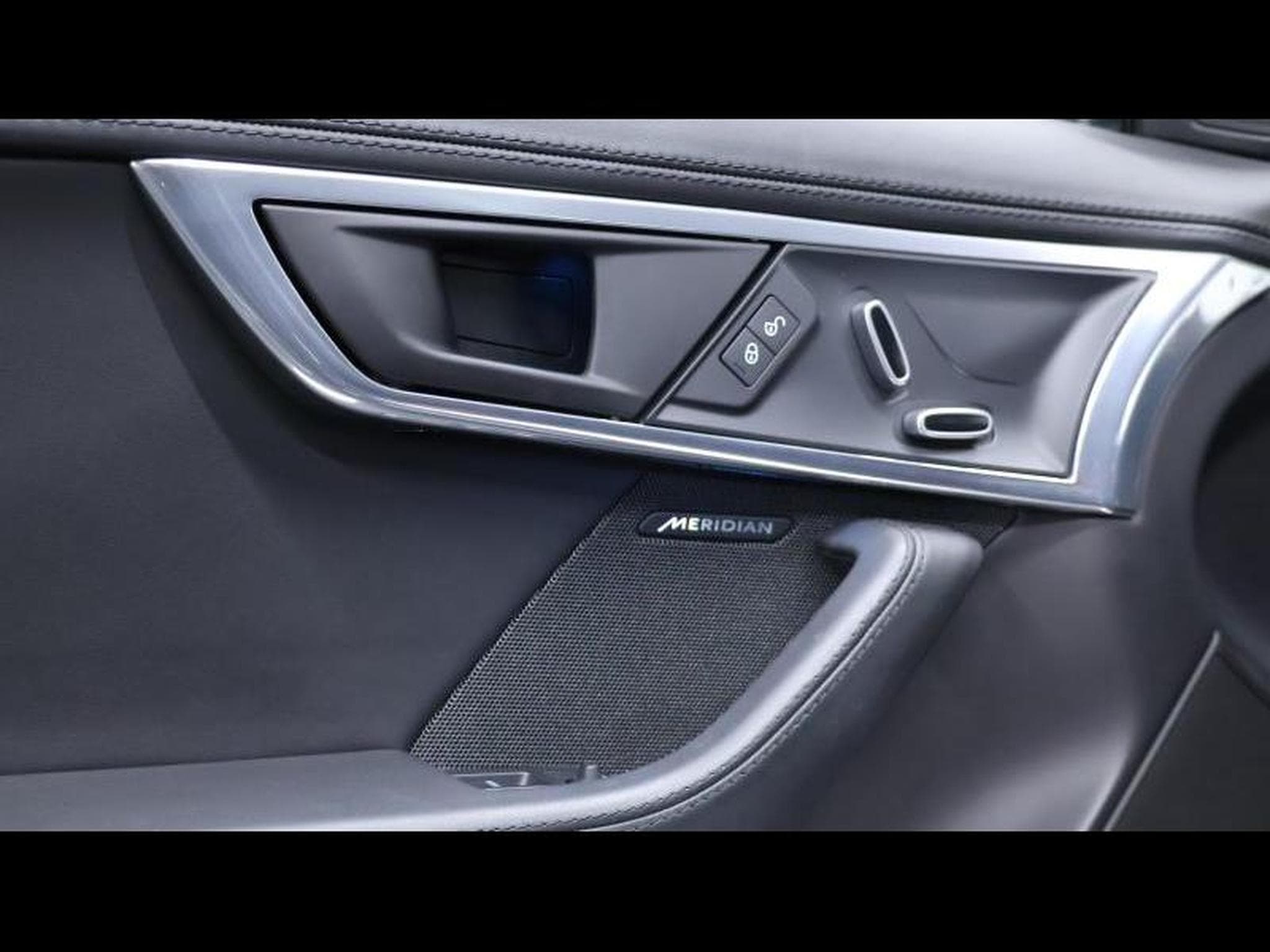 Jaguar F-Type P380 AWD R-Dynamic (2020) - Photo 28