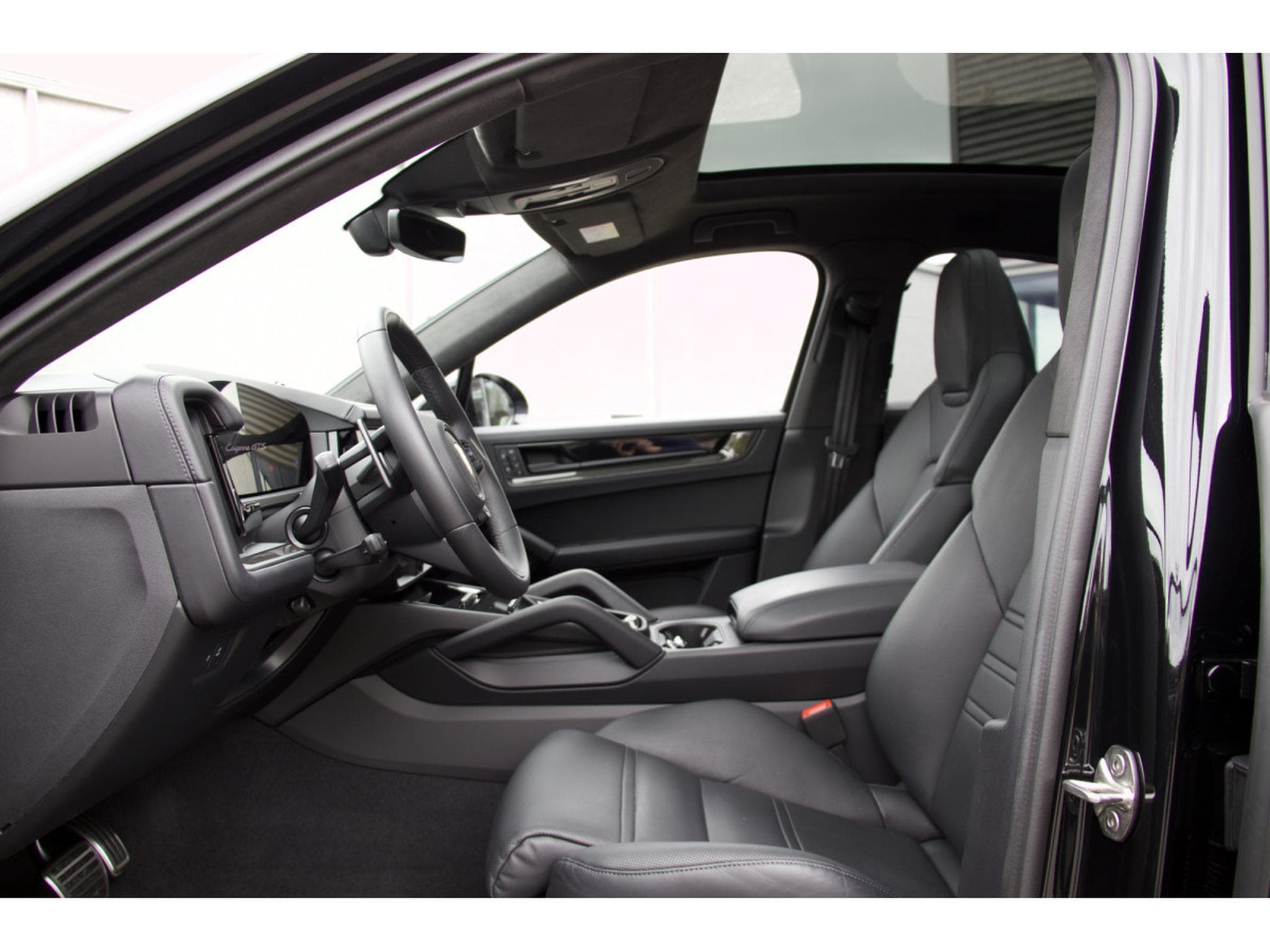 Porsche Cayenne GTS Coupe InnoDrive HUD AHK HA-Lenkung 18-Wege (2024) - Photo 5