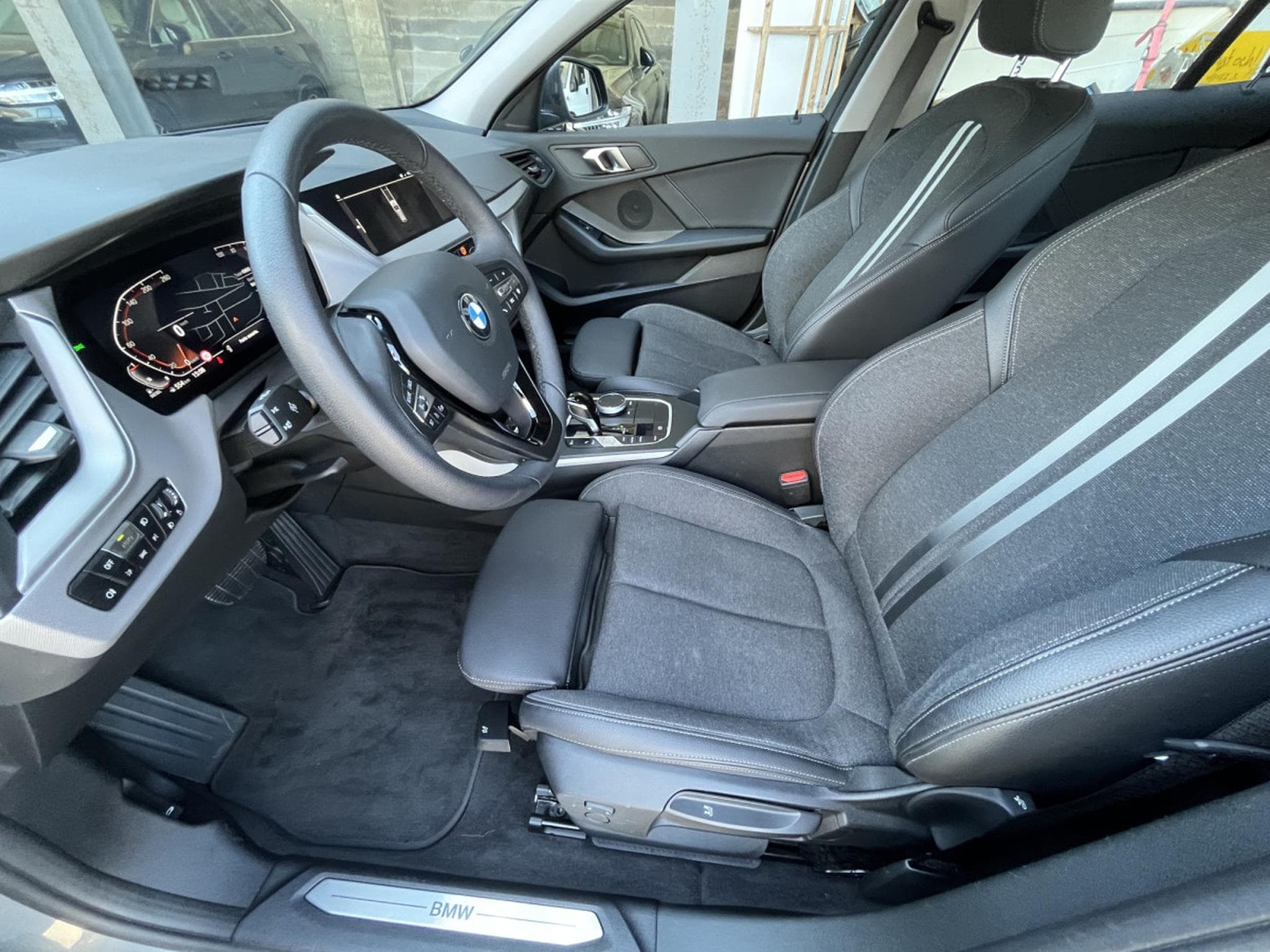 BMW 116 116dA 115cv Navi 2xPDC Apple CarPlay Keyless (2023) - Photo 9