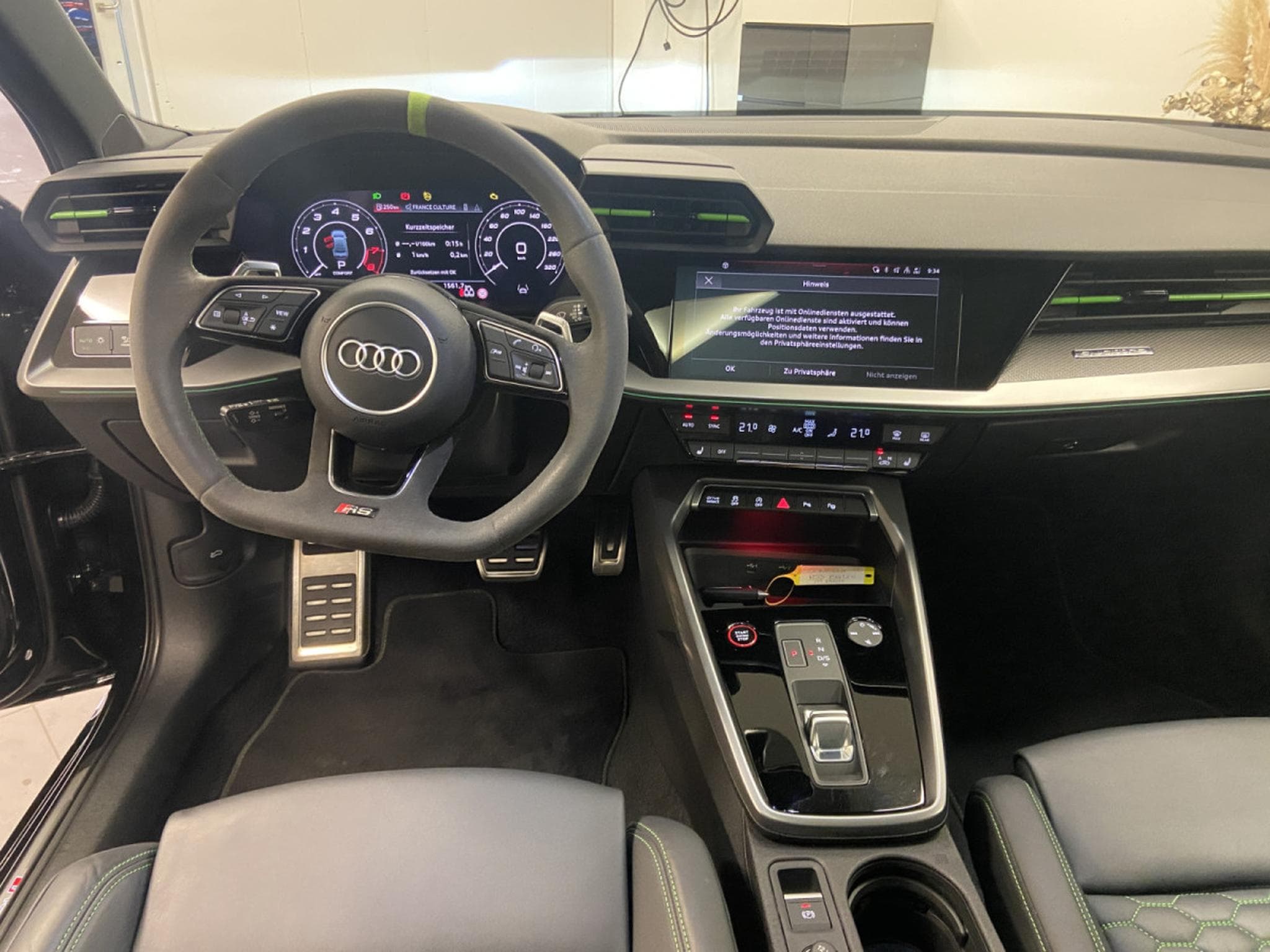 Audi RS3 Berline TFSI quattro 294kW / 400ch S tronic (2023) - Photo 5