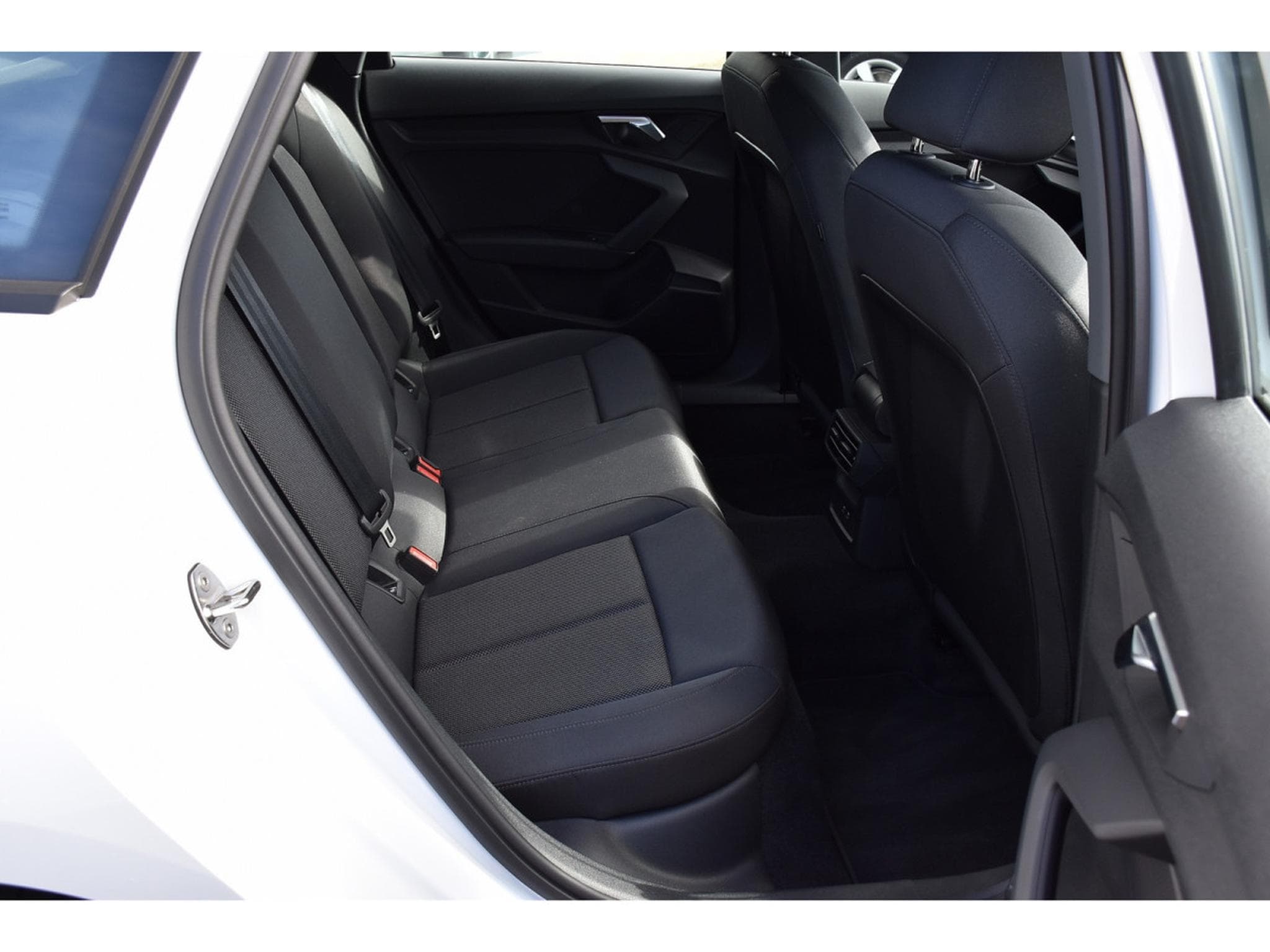 Audi A3 Sportback 40 TFSIe PHEV S-Tronic REGUL GPS LANE PARK 1° MAIN (2024) - Photo 8