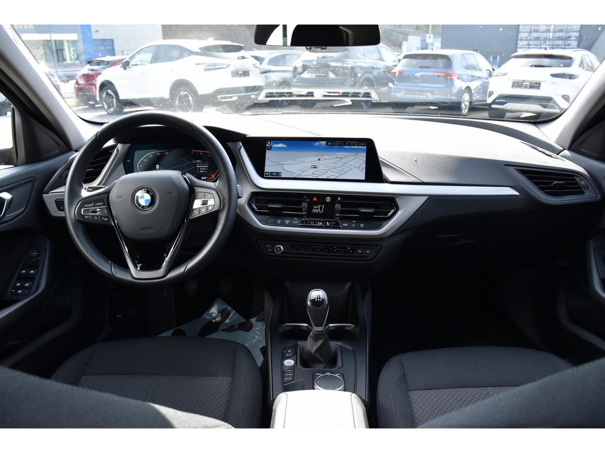 BMW 118 i CLIMA REGUL LANE LED PDC 1° MAIN (2022) - Photo 9