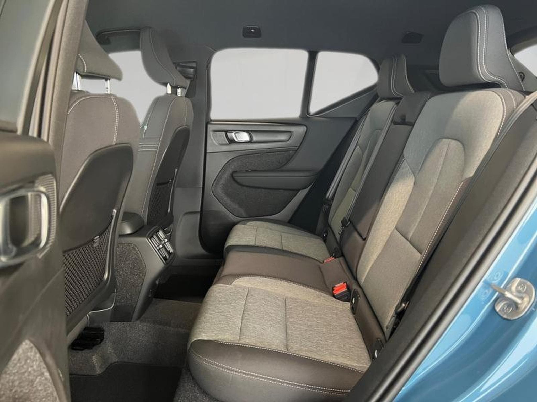 Volvo XC40 Plus Dark (2024) - Photo 14