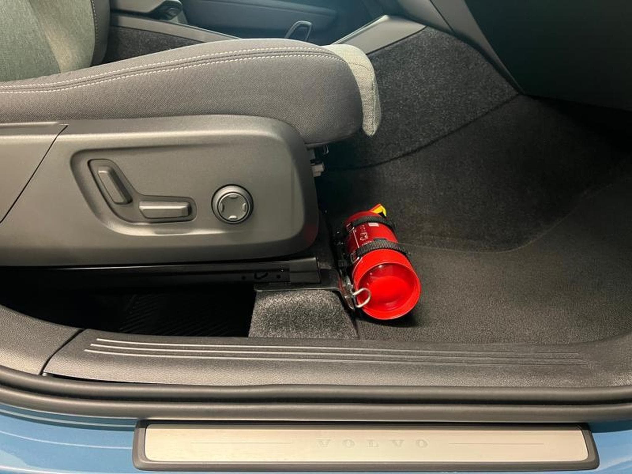 Volvo XC40 Plus Dark (2024) - Photo 16