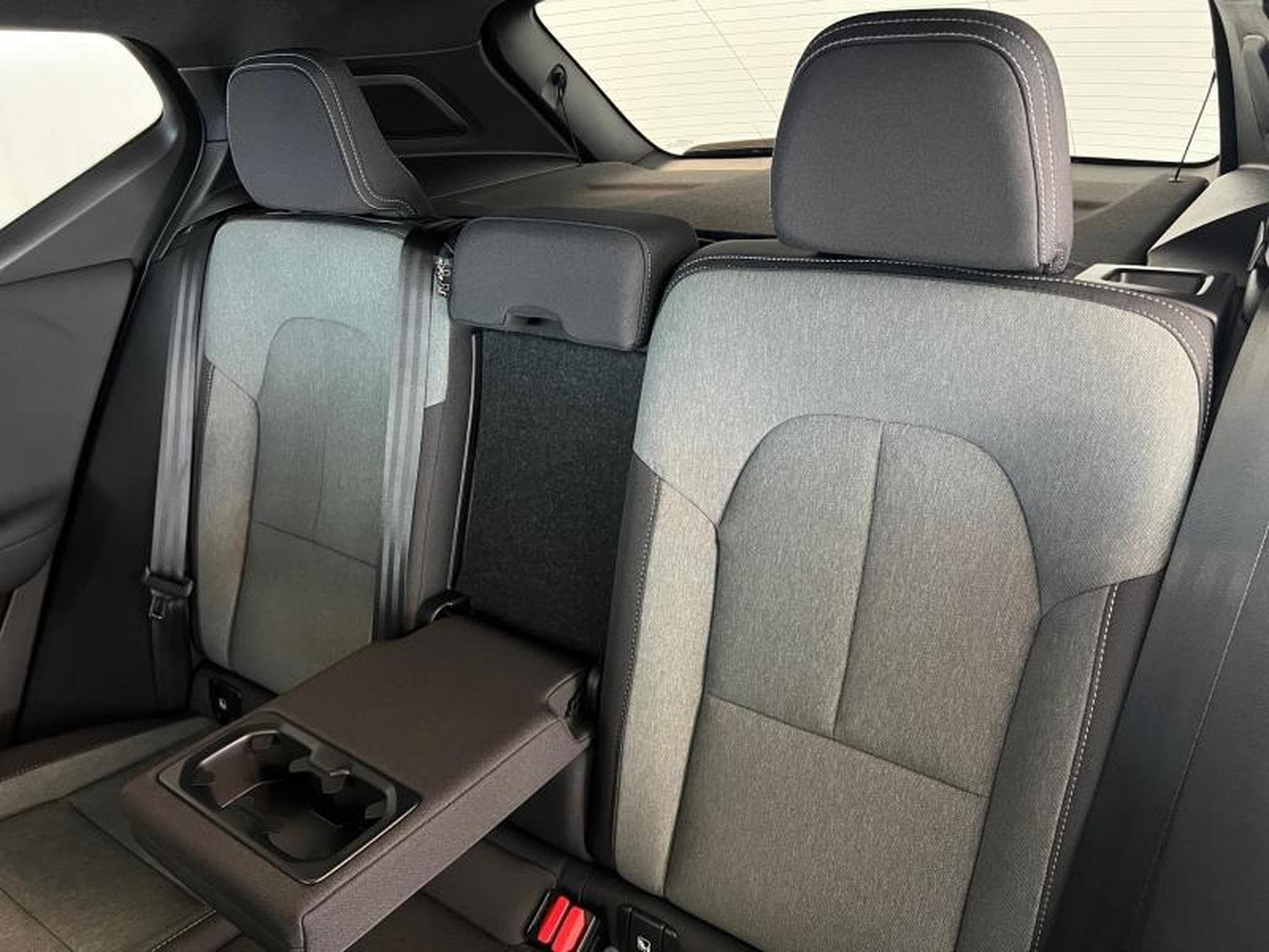 Volvo XC40 Plus Dark (2024) - Photo 18