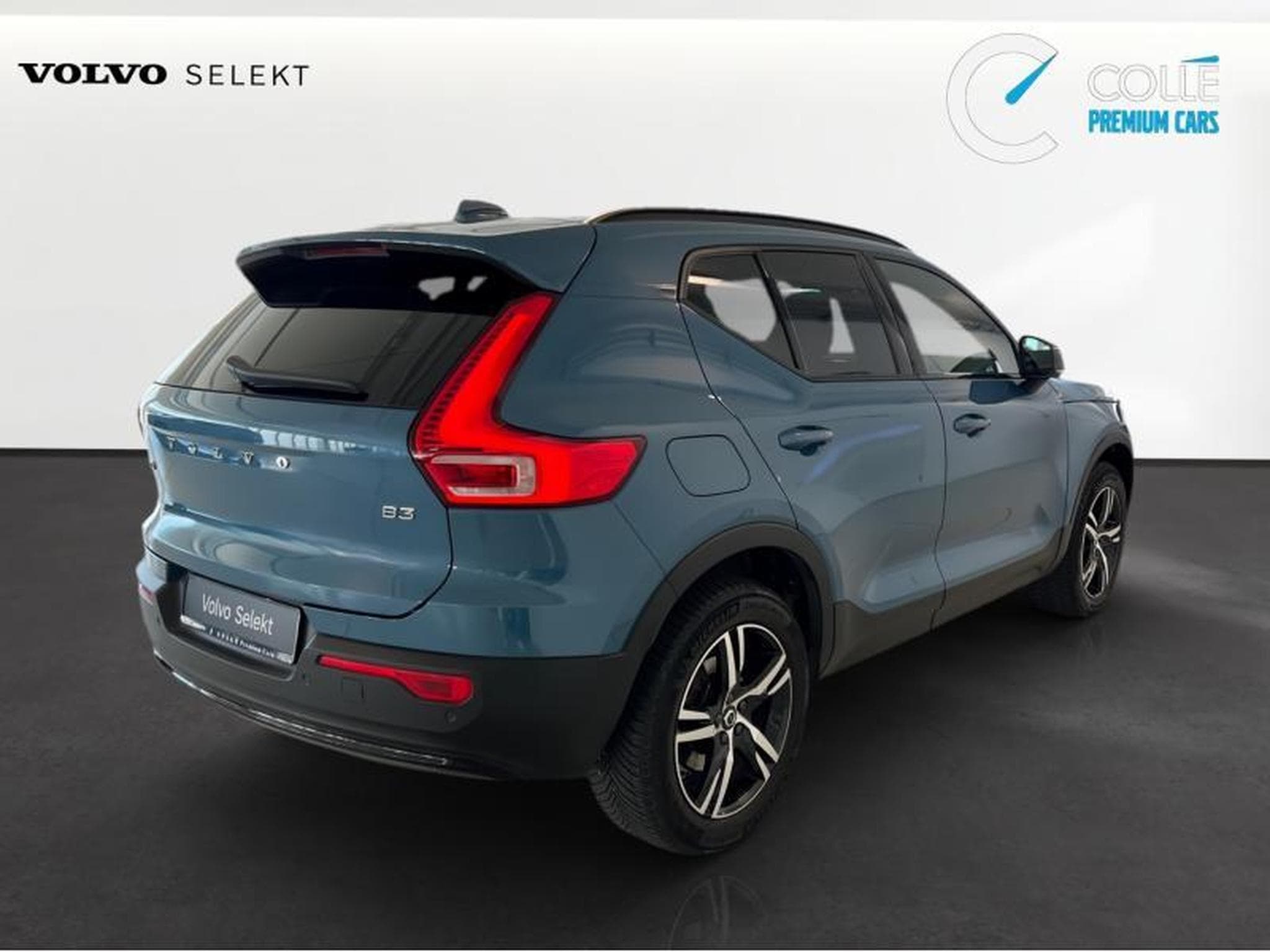 Volvo XC40 Plus Dark (2024) - Photo 2