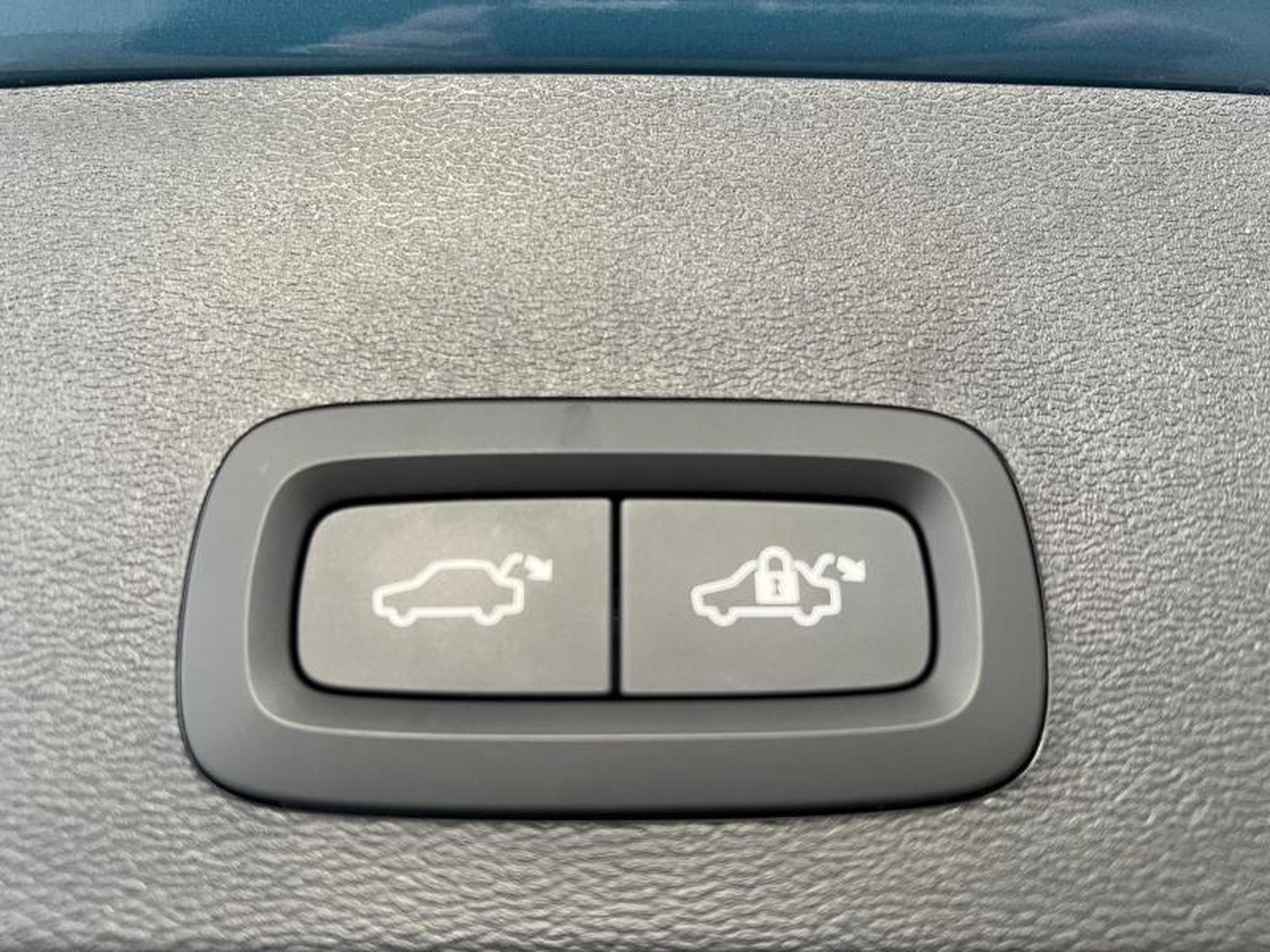 Volvo XC40 Plus Dark (2024) - Photo 20