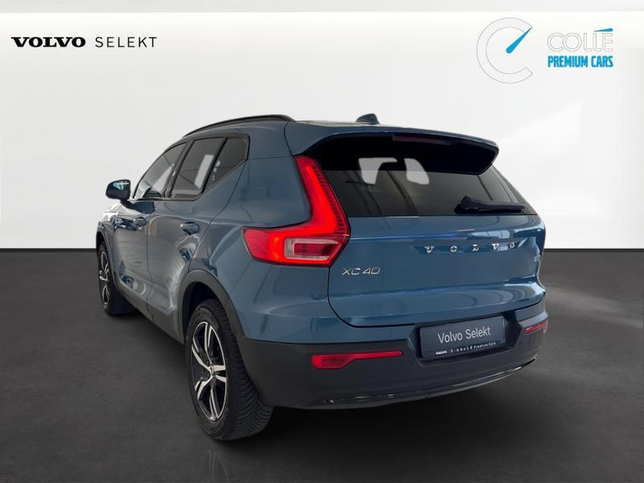 Volvo XC40 Plus Dark (2024) - Photo 4