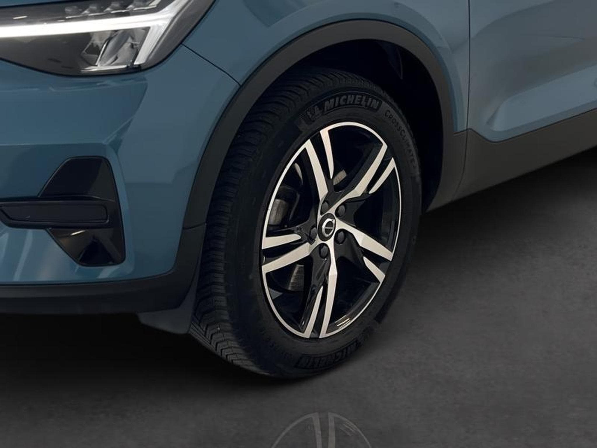 Volvo XC40 Plus Dark (2024) - Photo 6