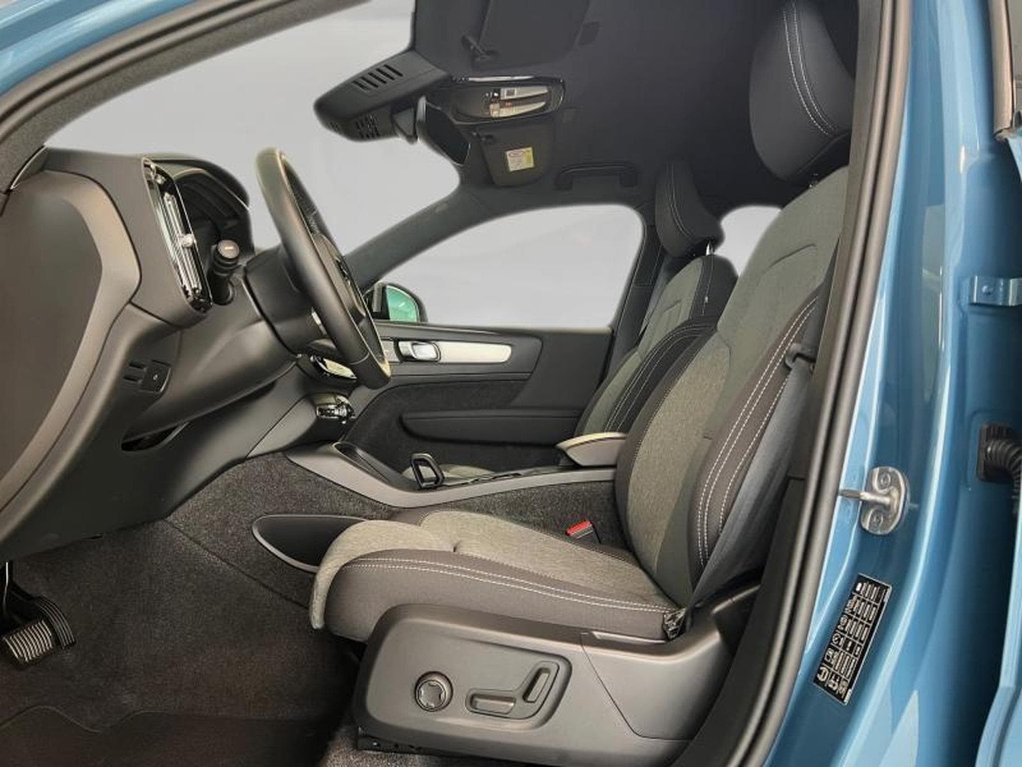 Volvo XC40 Plus Dark (2024) - Photo 9